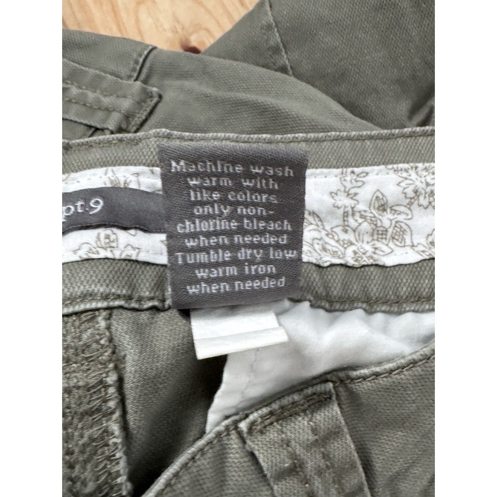 Apt.9 Women’s Khaki Green Cropped Capri Pants Stretch Size 4