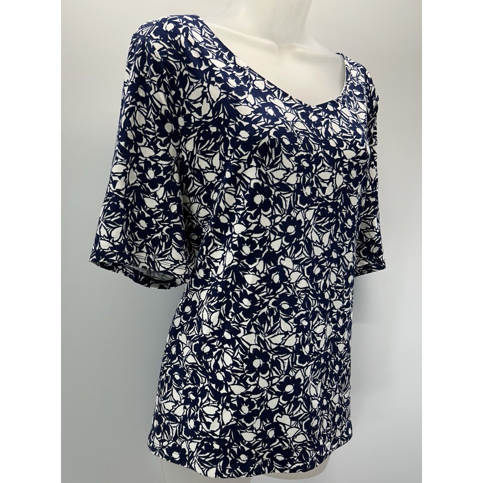 Talbots Women Sz X-Large Floral Botanical Medallion 3/4 Sleeves Bateau Neck Tee.
