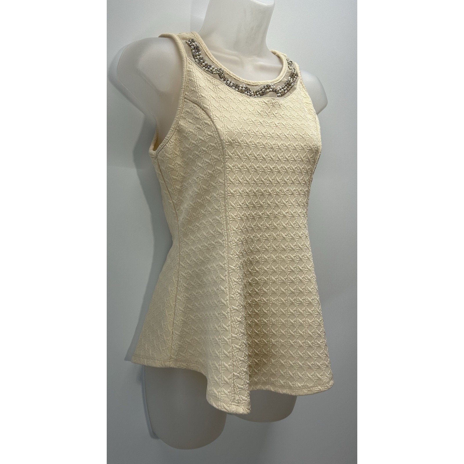 23 Love Street Cream Sleeveless Top With Sequins Blouse Womens Size Large.
