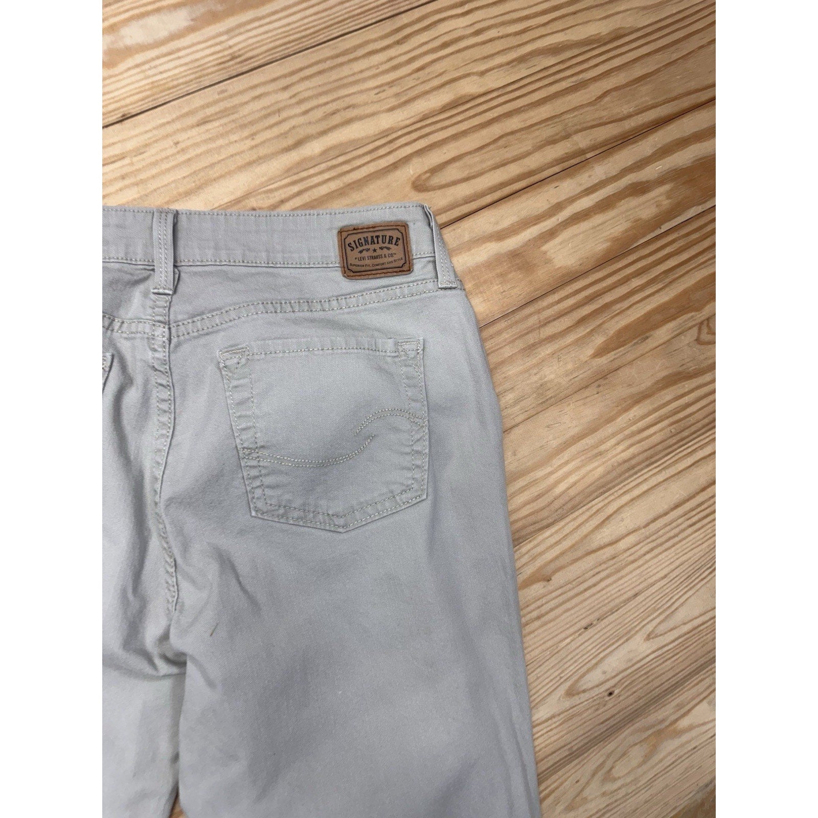 Levis Signature Jeans Low Rise Boot Cut sz Misses 10 Short Beige Stretch Denim