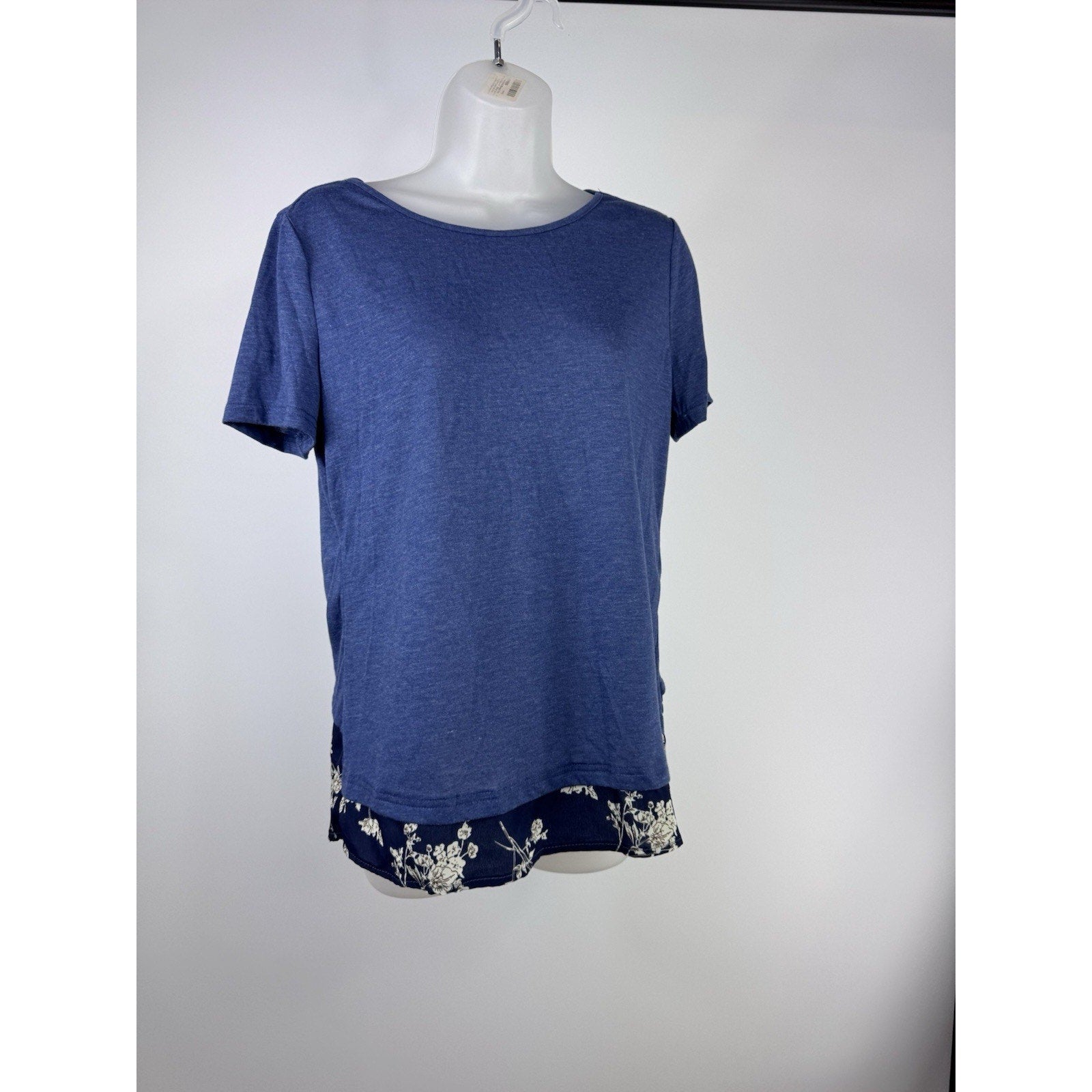 Emery Rose Blue Short Sleeve Blouse Shirt Women’s Size Medium Layered Floral