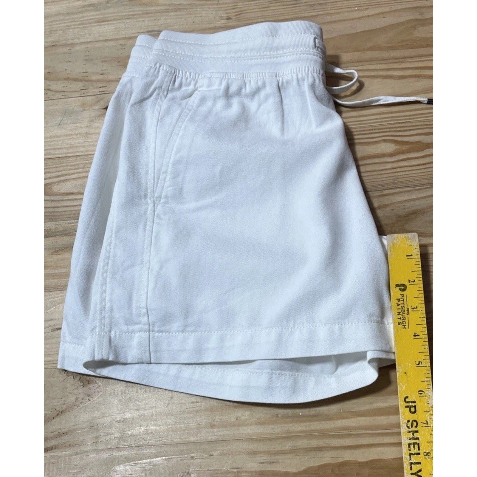 NWT Women's ORVIS Pull on Shorts Size Medium White
