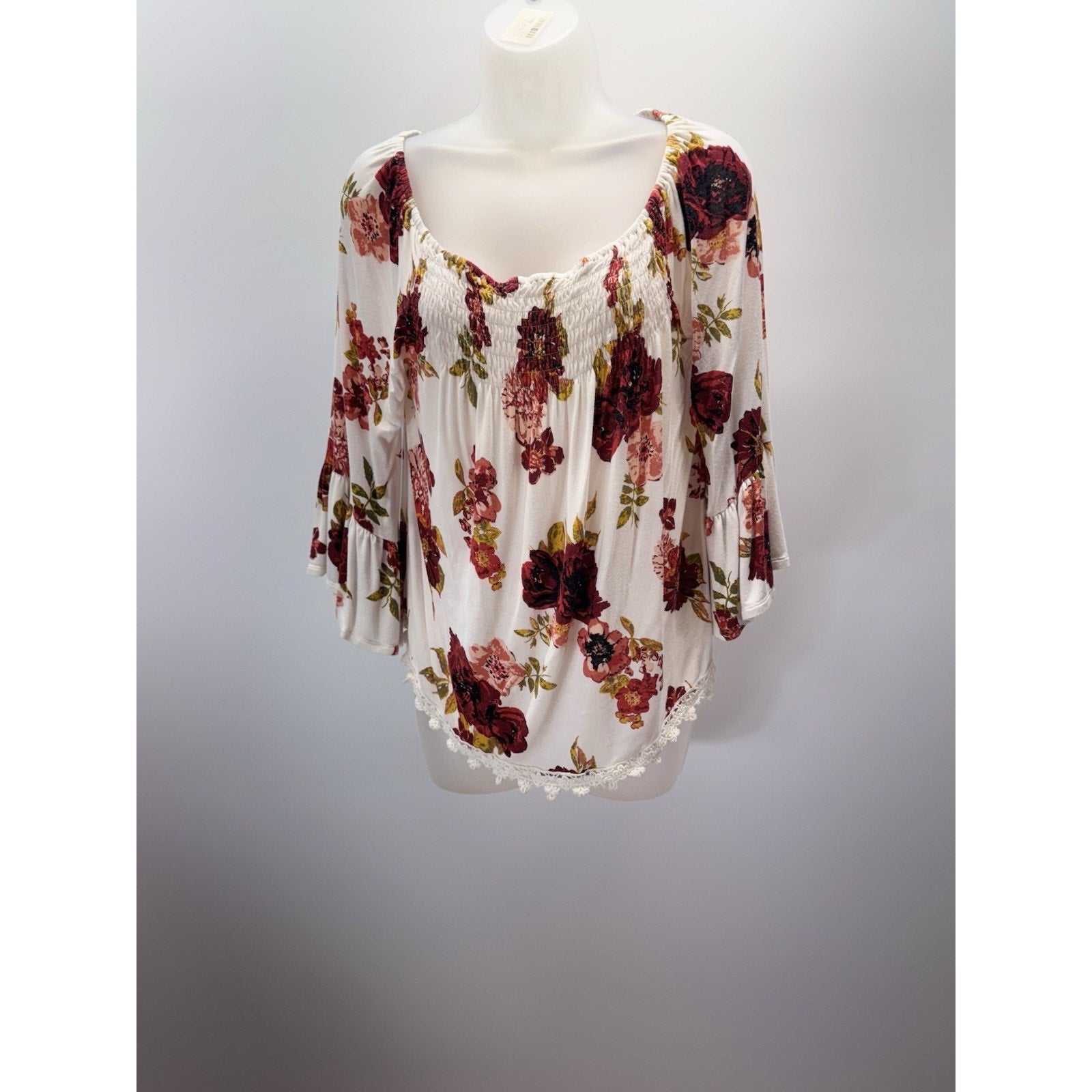 LUQ Women’s Size Large Floral Blouse, Lace Edge, Rusching Ivory Red