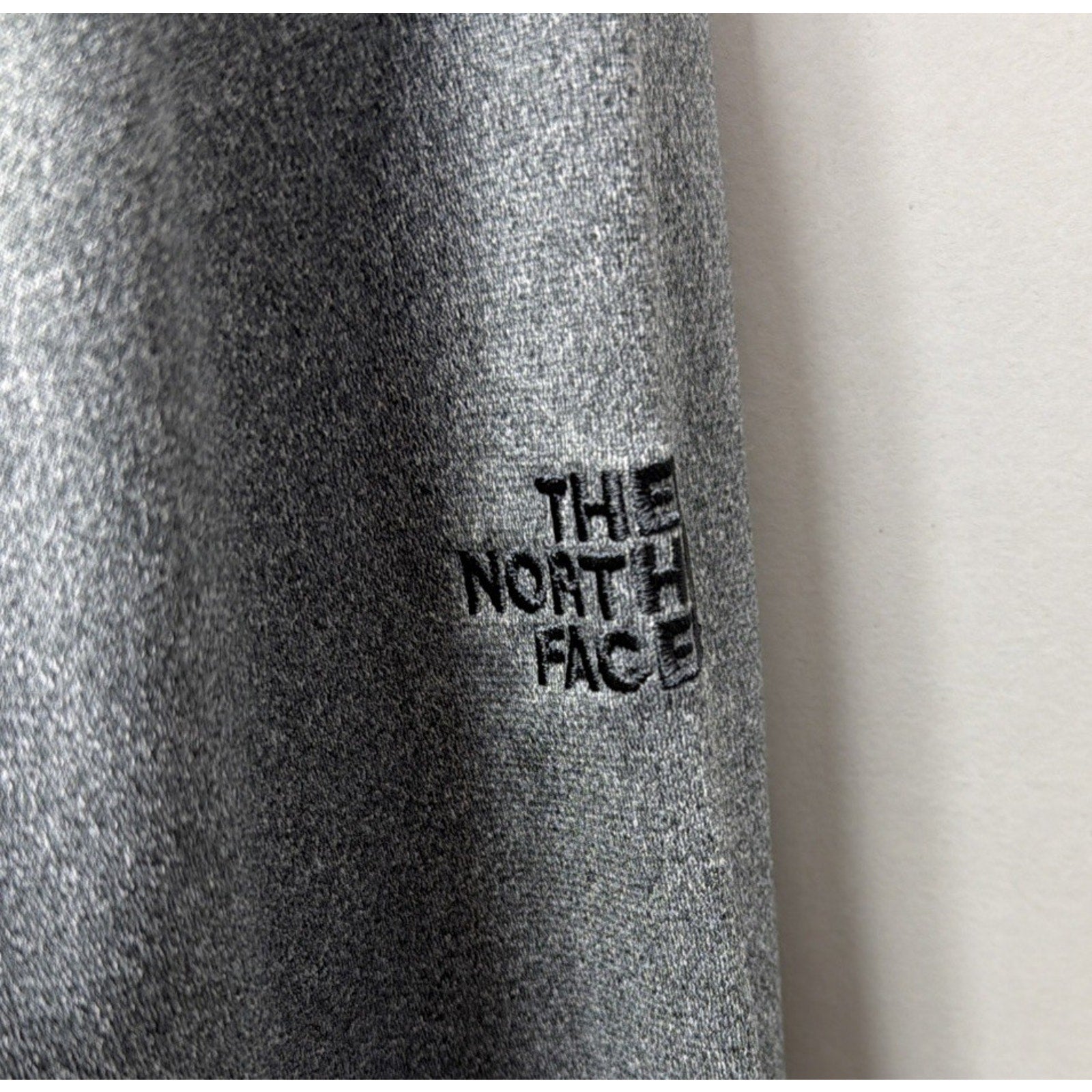 North Face Tech Fleece 1/4 Zip Men’s M Pullover Sweater Gray Outdoors Casual