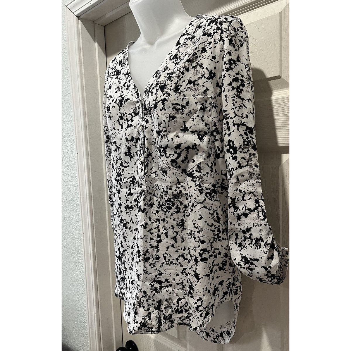 Mossimo Womens Black White 3/4 Sleeve Pullover Blouse V Neck Top Sz XS
