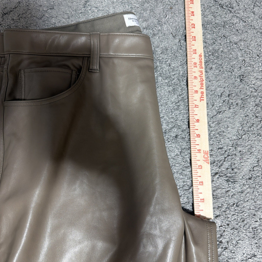 Abercrombie & Fitch Vegan Leather The 90’s Relaxed Cargo HighRise Jean Womens 18