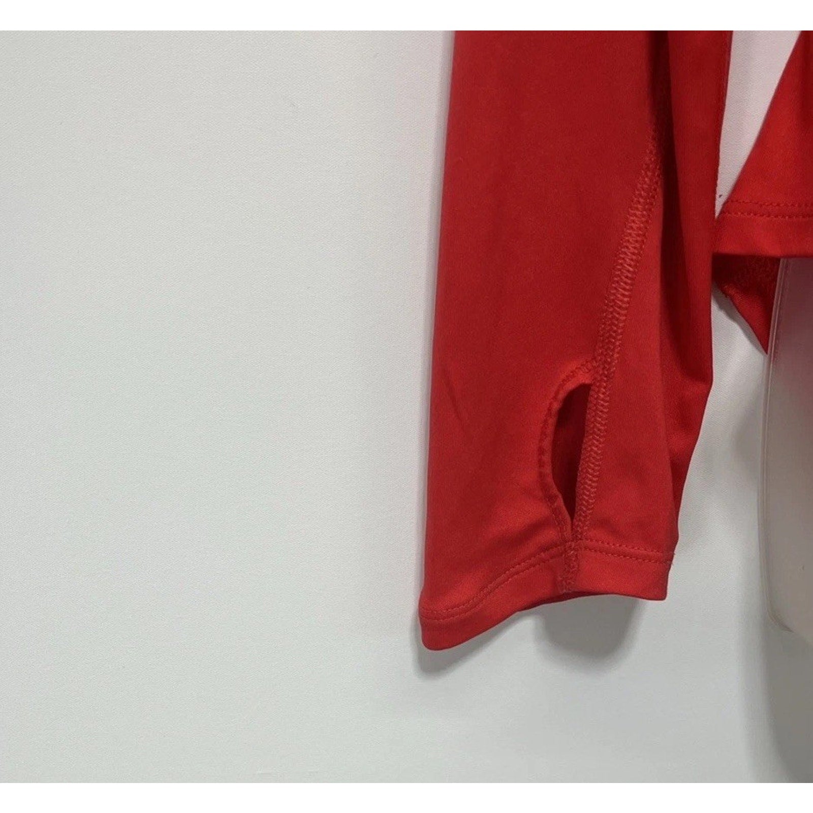 NIKE WOMENS RED LONG SLEEVE LIVESTRONG DRI FIT LONG SLEEVE WORKOUT TOP SZ M