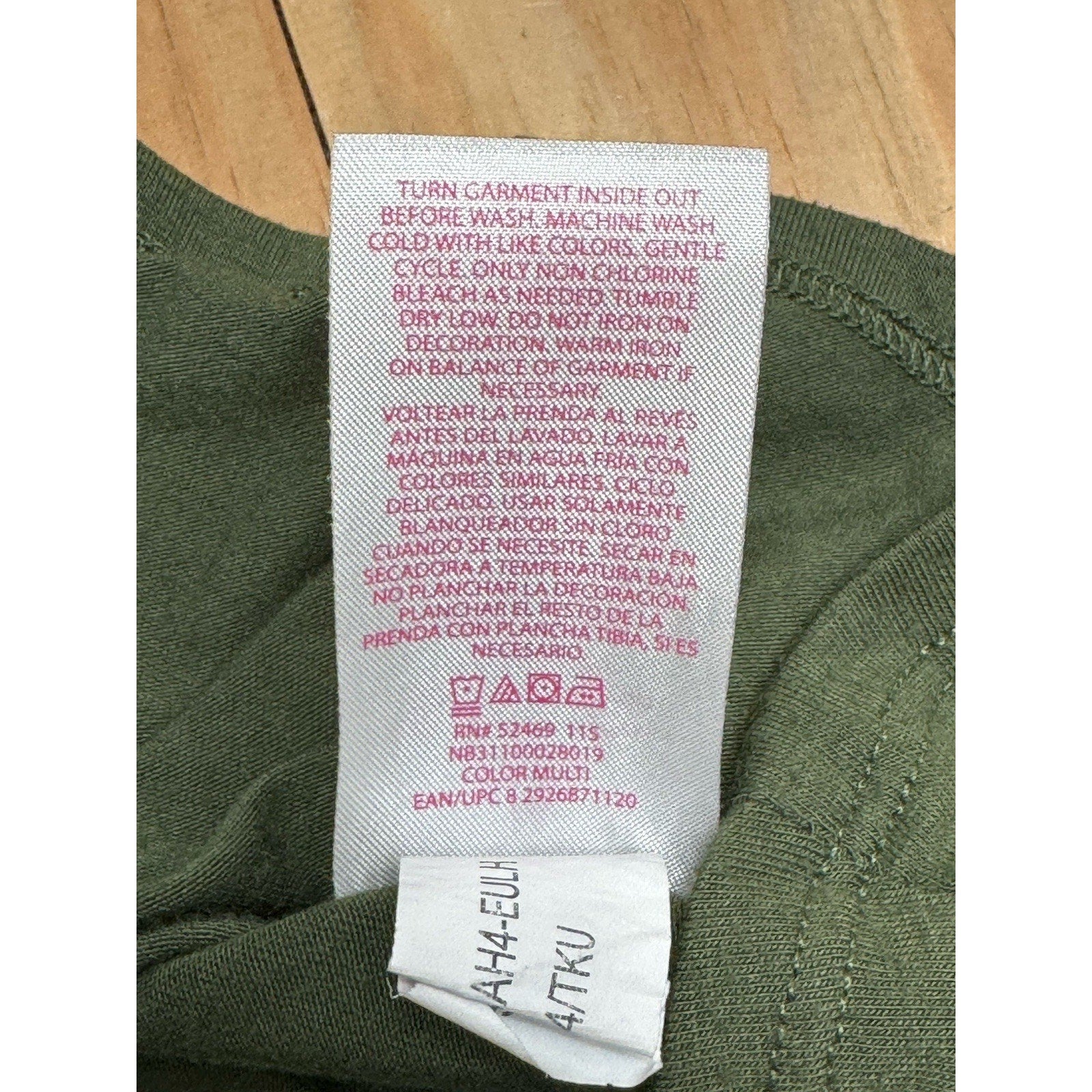 No Boundaries Tank Juniors Size Medium (7-9) Green Graphic “The Eye The Moon”