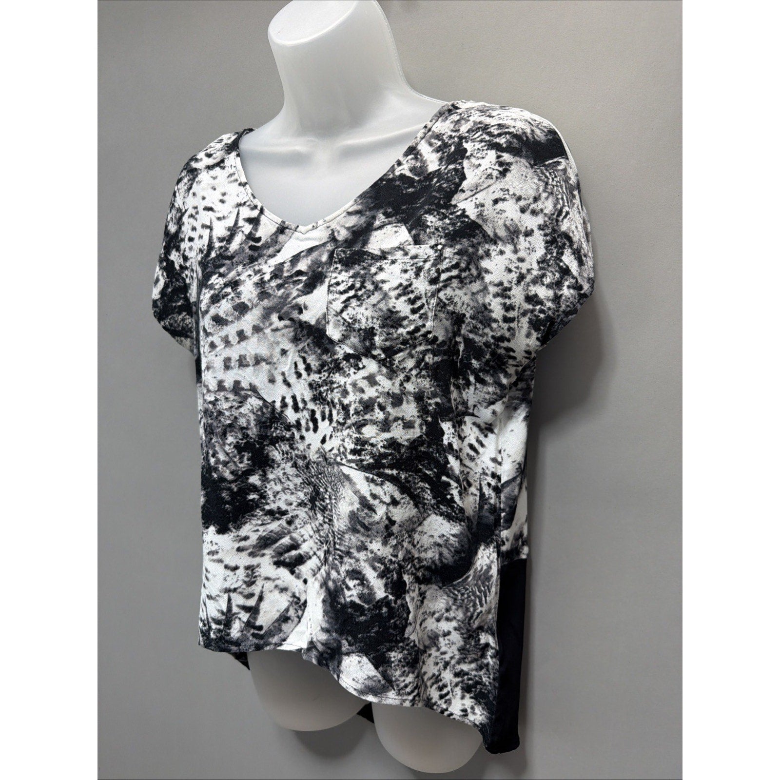 “Rock And Republic”Women's Shirt Black~White~Tuxedo Tail~Cap Sleeve~Size XS