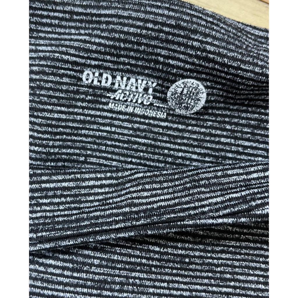 Old Navy Active XL Women's Legging Crop Pant. Gray / Black Space Dye Stripe.