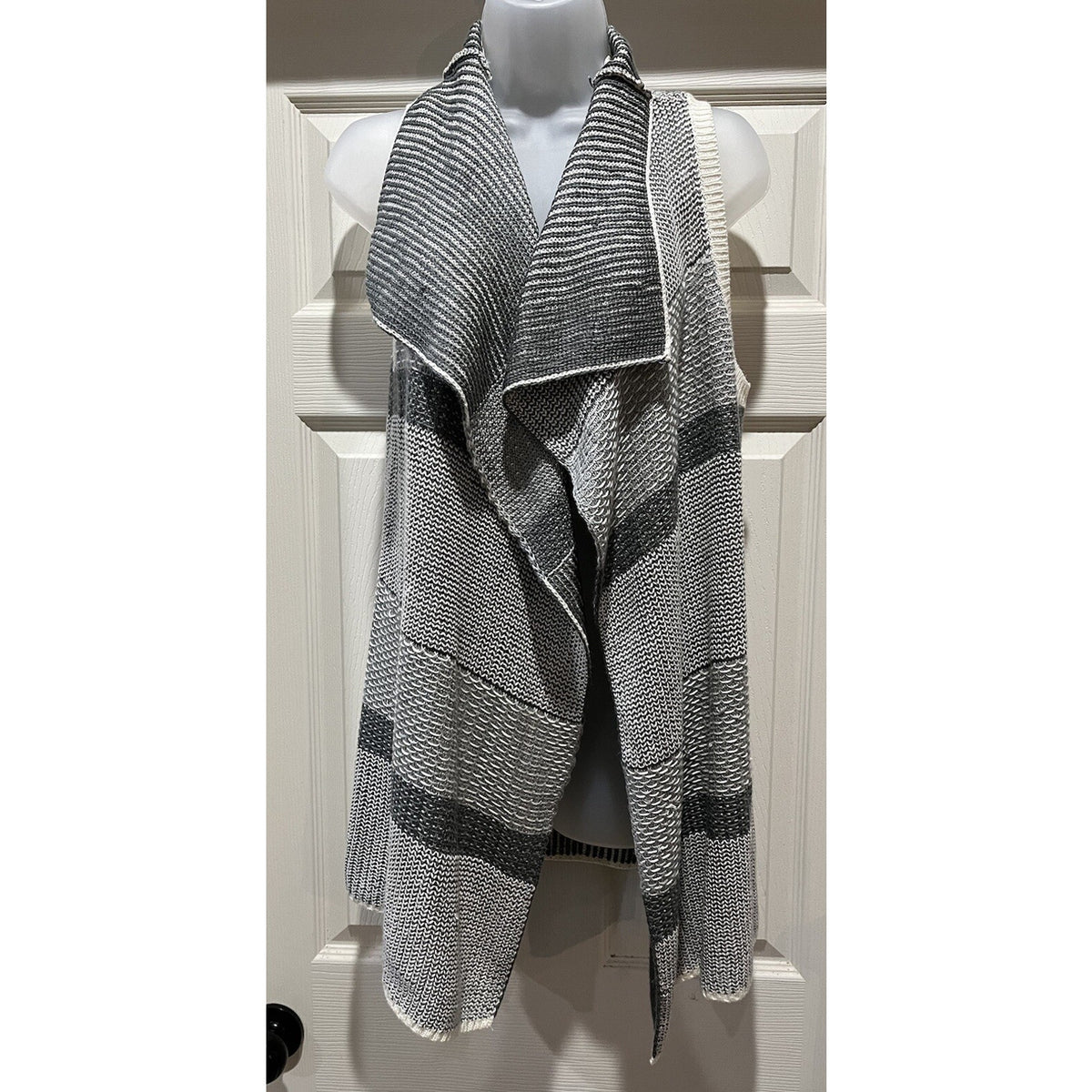 Cato Women's L Cardigan Sweater Sleeveless Stripe Open Front Vest EUC