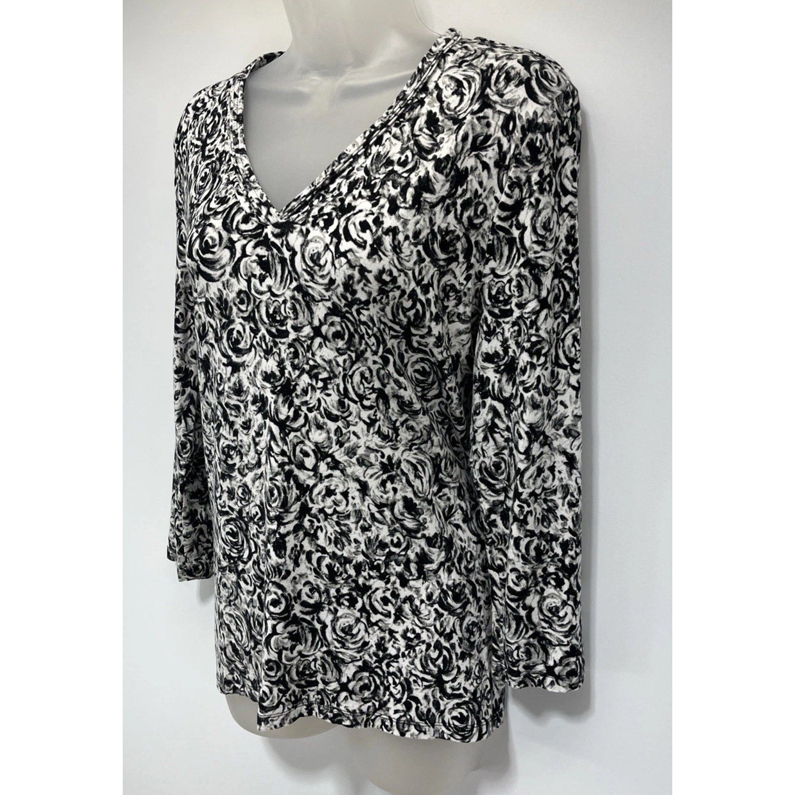 Talbots Women’s Size Large Black/White Floral Long Sleeve V-neck