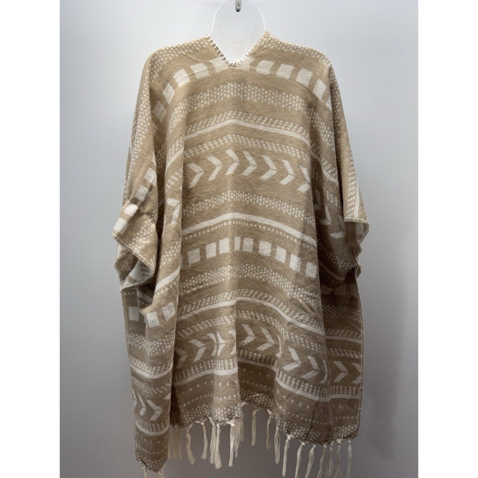 FALLS CREEK NWT ONE SIZE OPEN CARDIGAN Beige & White