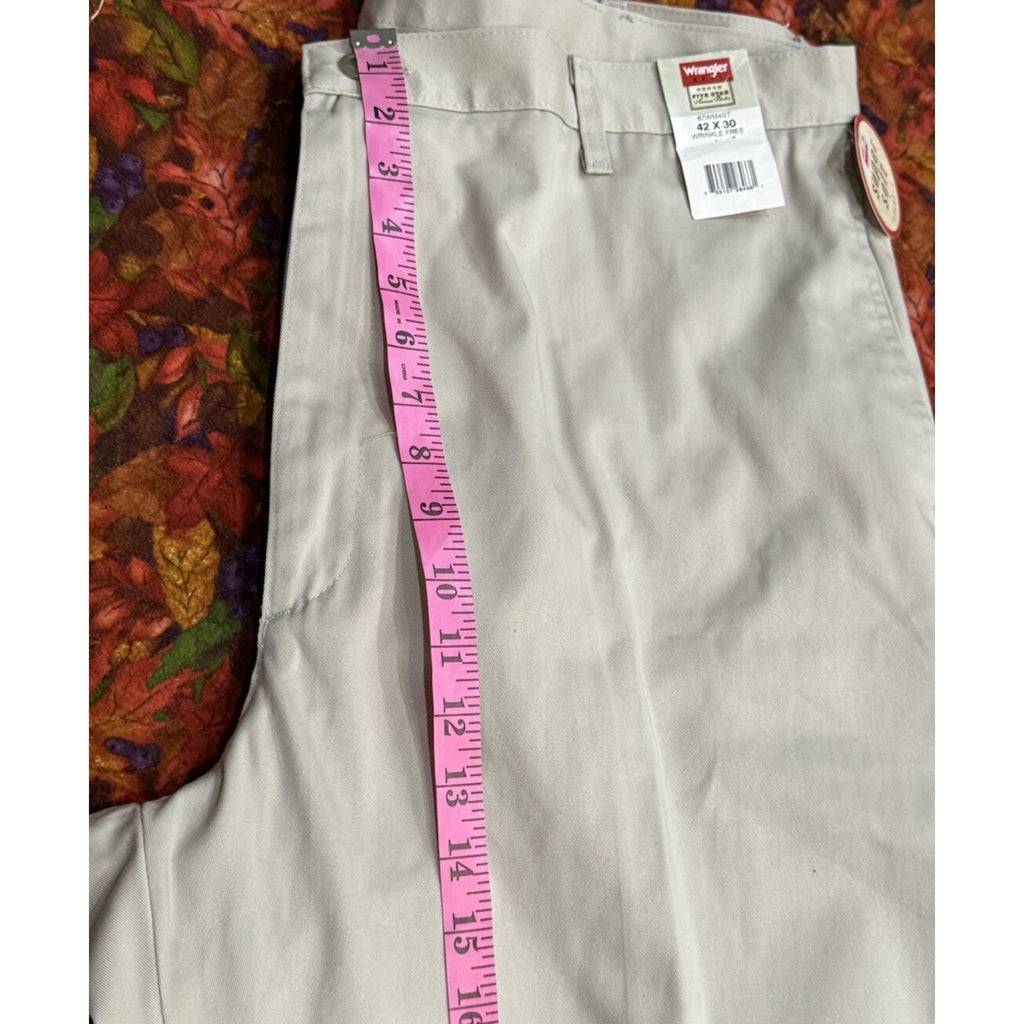 Wrangler Hero Pleated Khakis Wrinkle Free Mens 42 x 30 Beige Super Soft