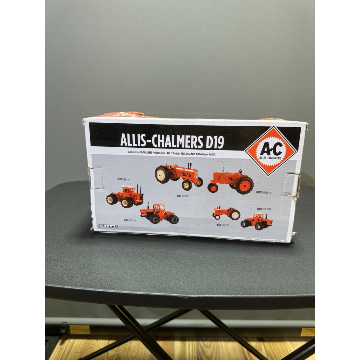 ERTL Allis Chalmers D19 Tractor 1:16 Diecast Model 16311 Orange w/ Box