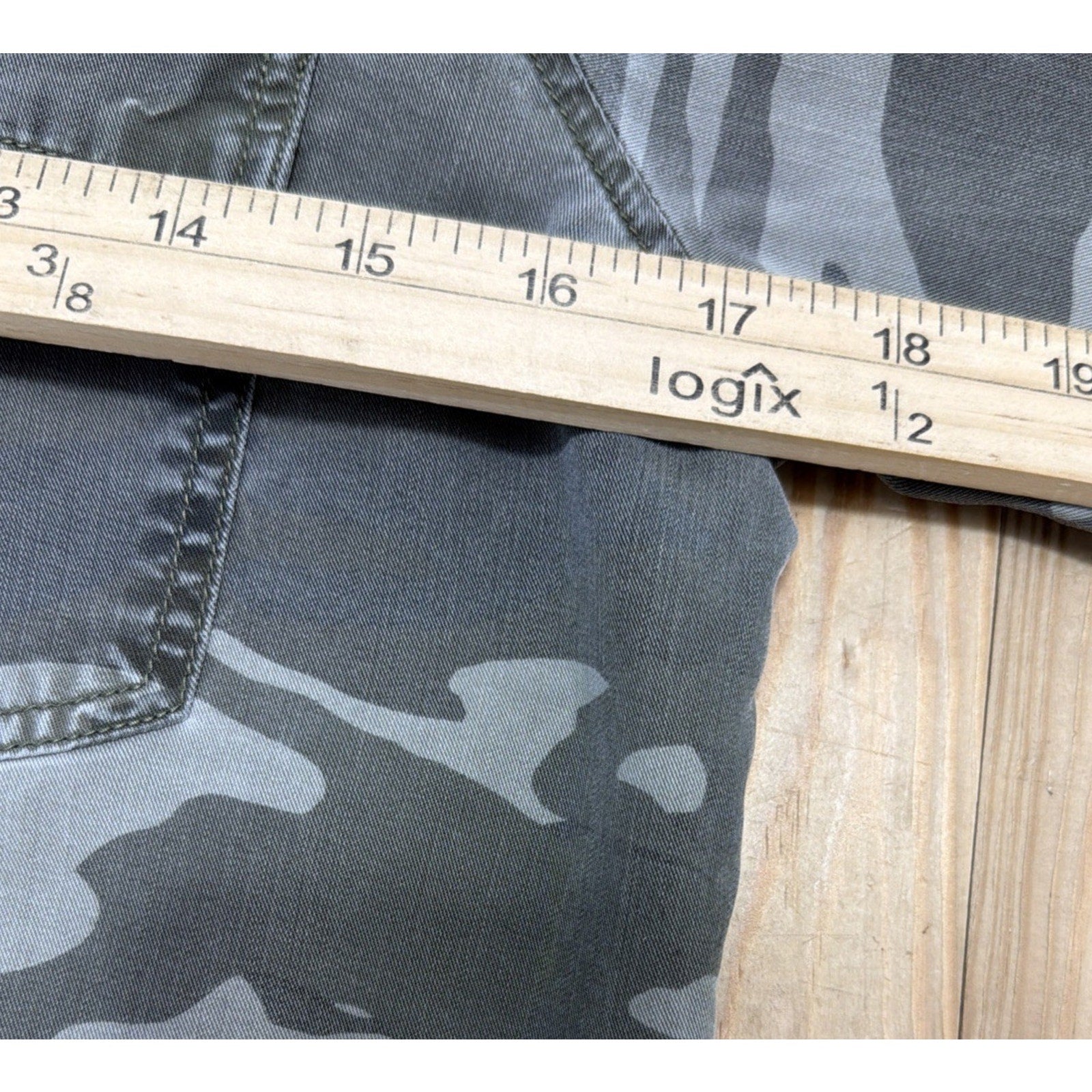 EXPRESS Boyfriend Button Up Green Camo Print Casual Shirt Women's Size S