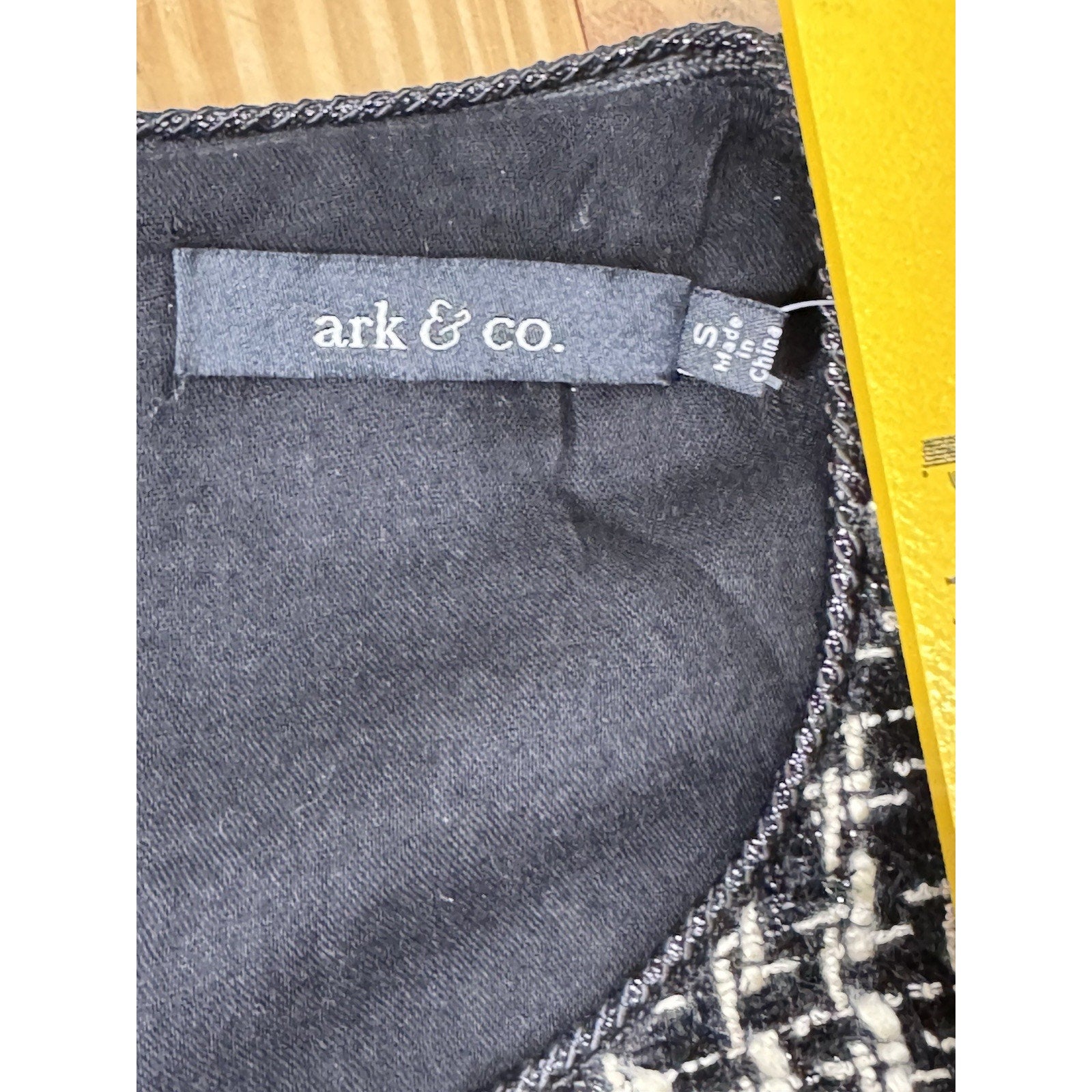 Ark & Co. women Crop Tweed Tank Black Gold Lined Small Keyhole Back Button NWT