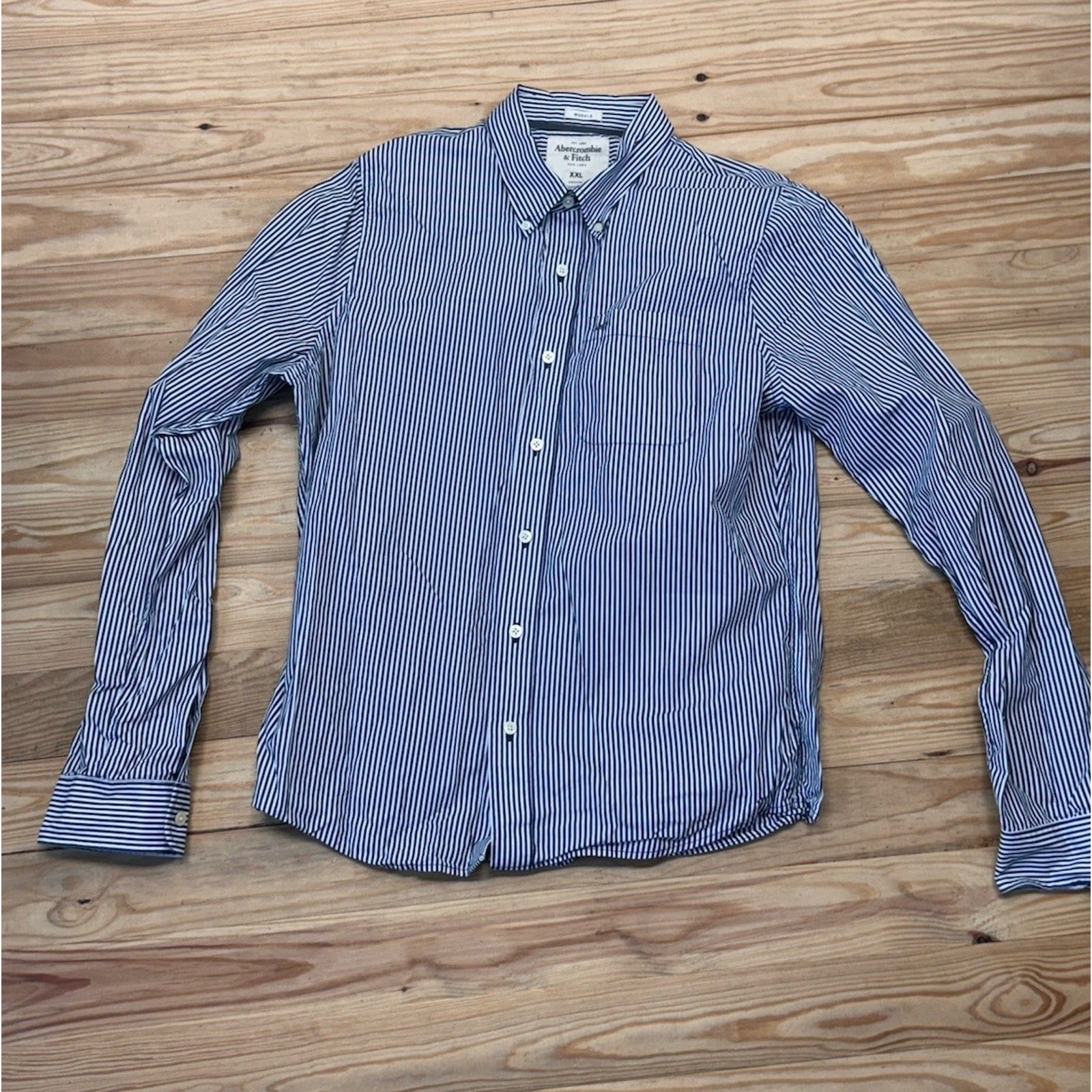 Abercrombie & Fitch Button Up Shirt Men’s White Blue Stripe Muscle Long Sleeve