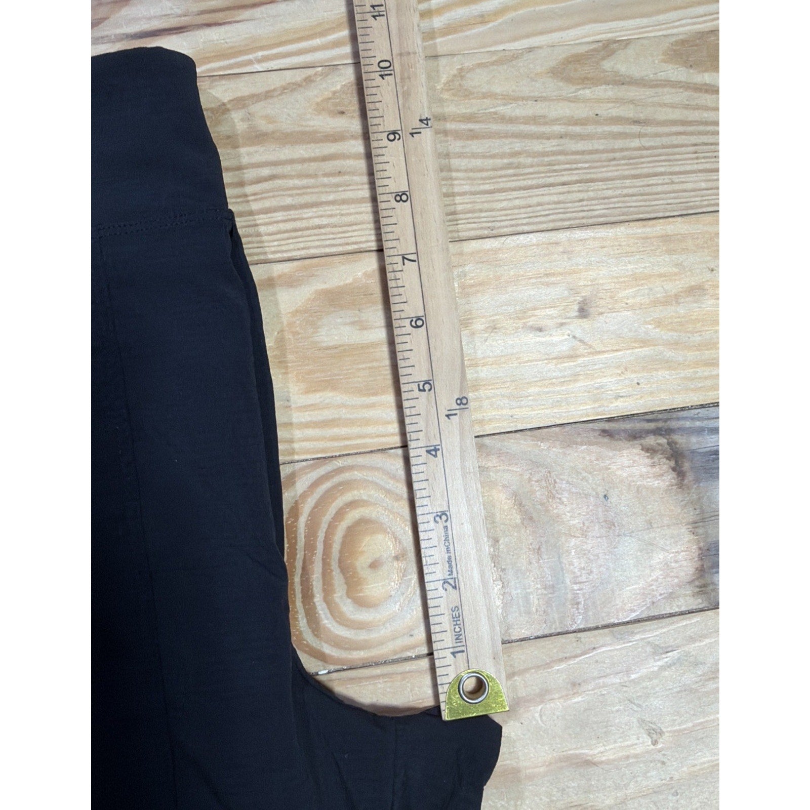Athleta Trekkie North shorts size 4 Stretch Black Yoga Gym Running Outdoors