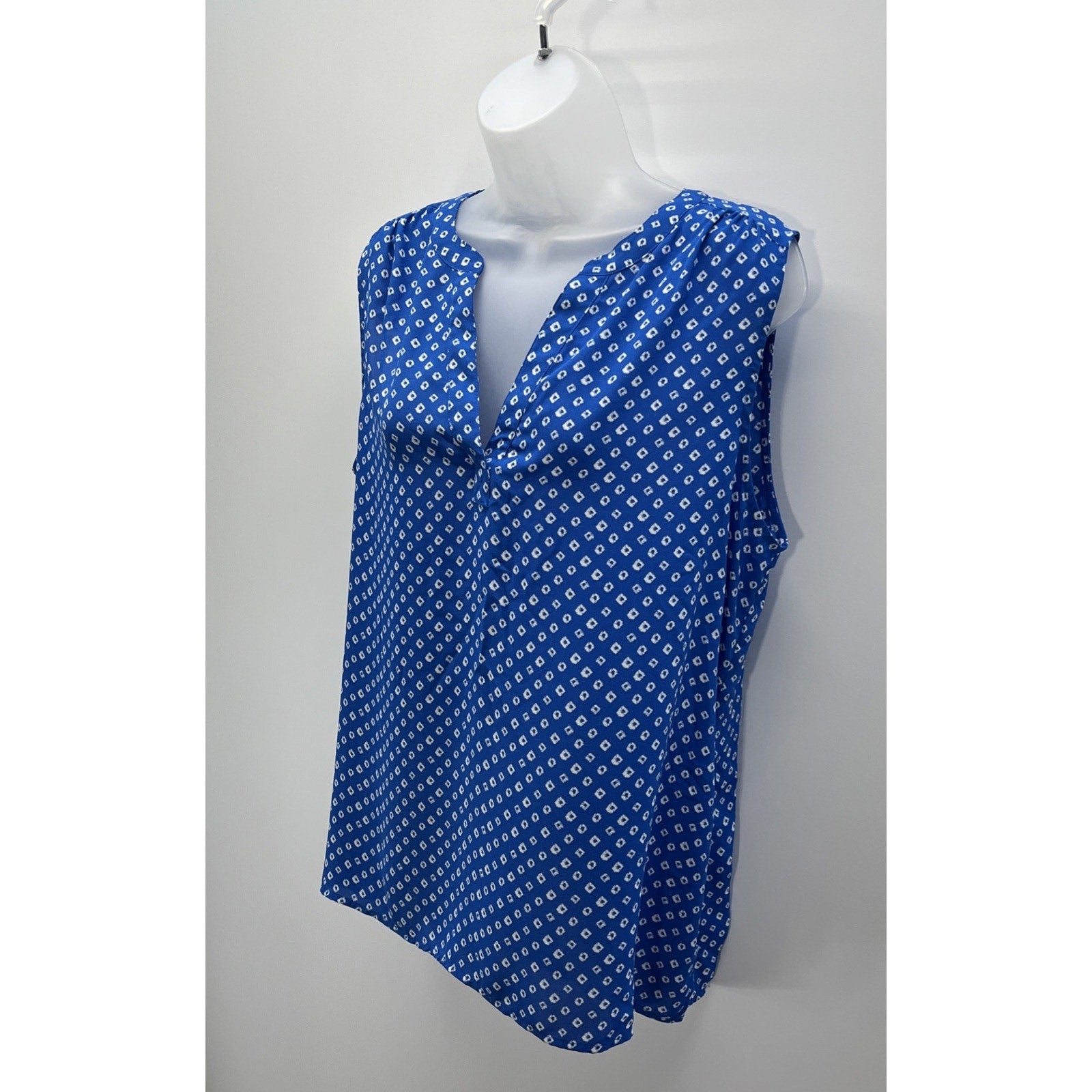 Chaus New York Women's Blue Sleeveless Top Blouse Shirt Size Large