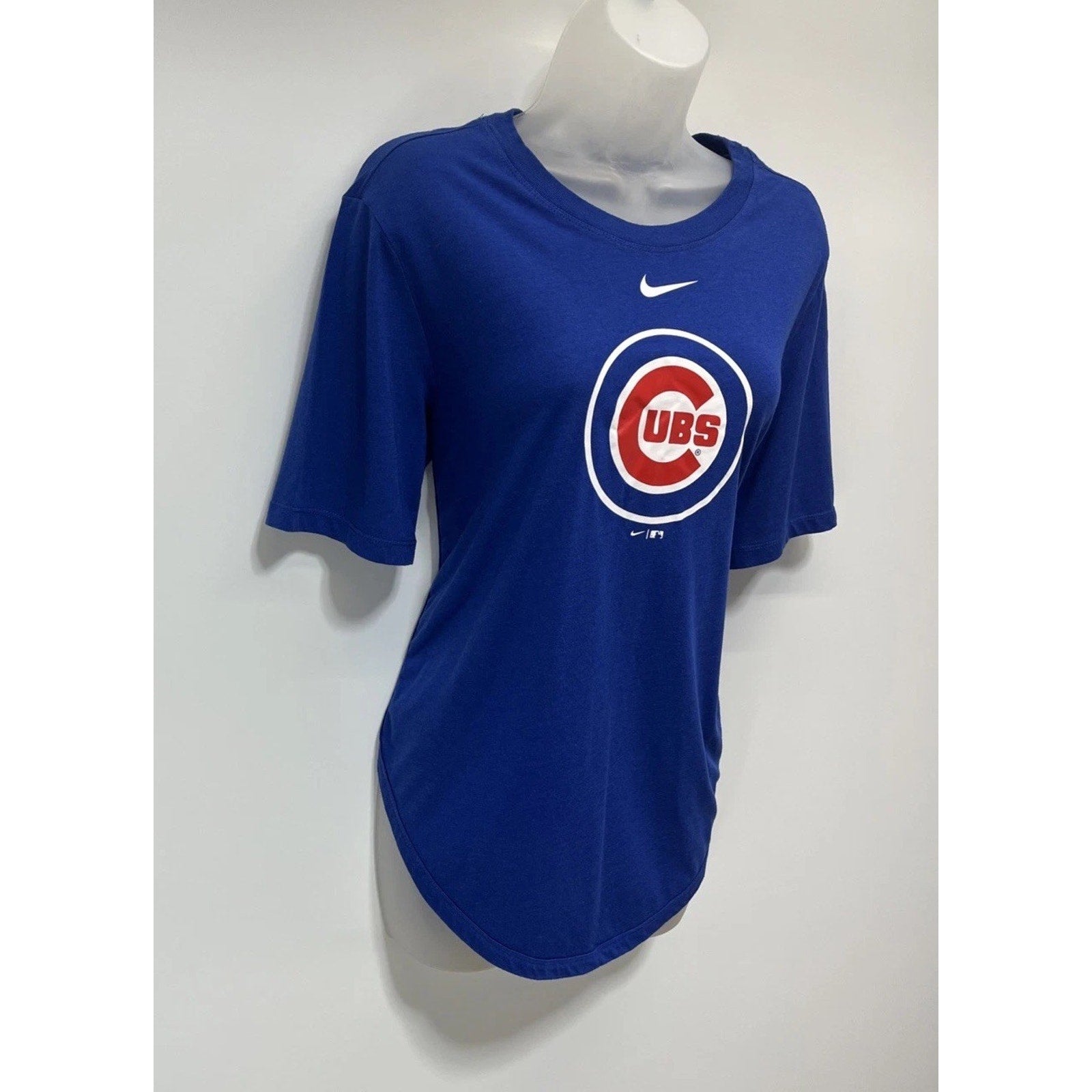 Chicago Cubs Nike Tee Women Size M Blue Short Sleeve Center Swoosh Curve Hem