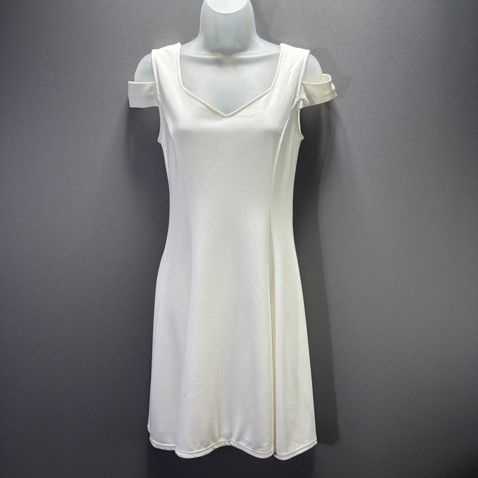 Ins Nova Women's Cold Shoulder Sleeve White V-Neck A-Line Dress Size Small NWT