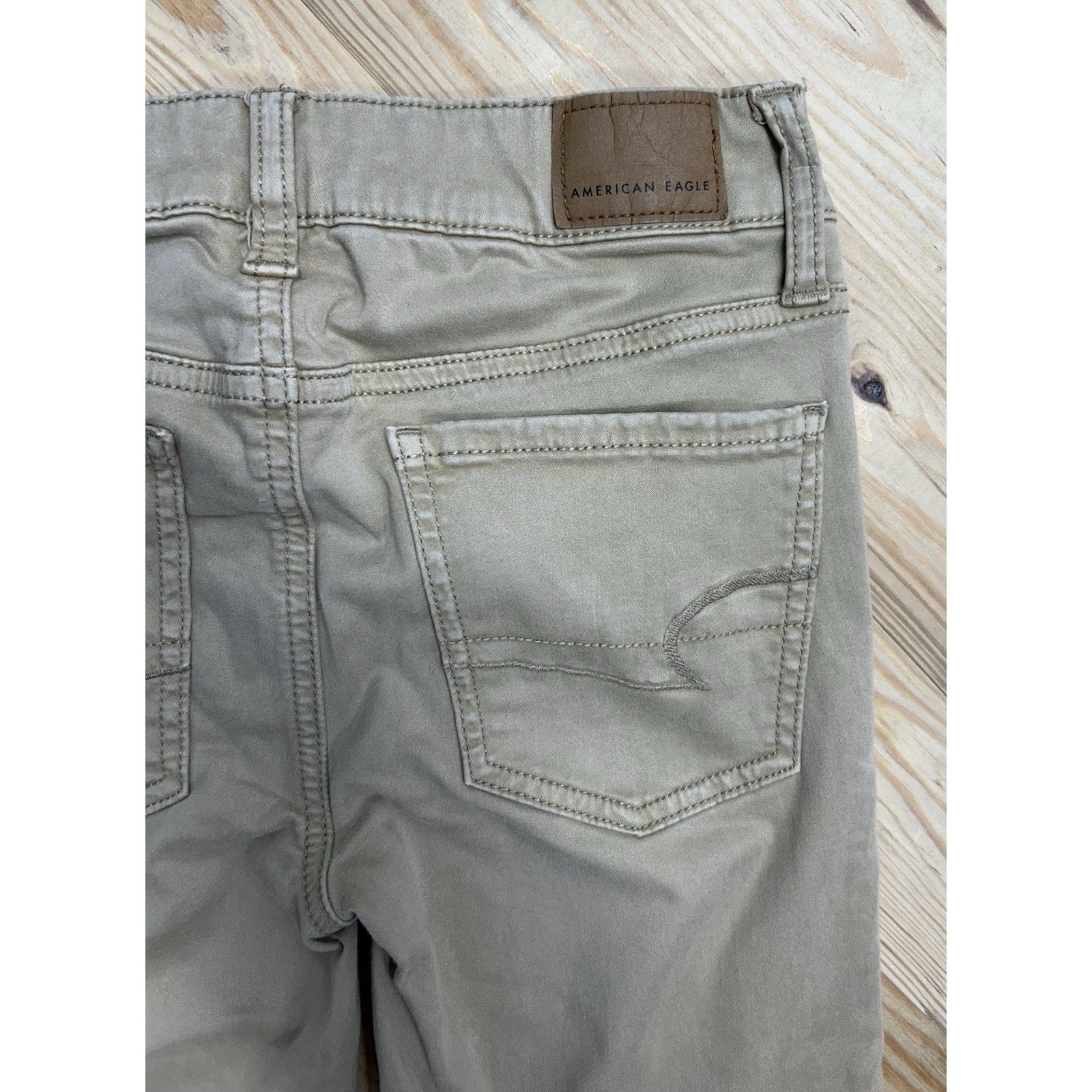 American Eagle Women's Tan Super Stretch Skinny Pants Size 00 Short.
