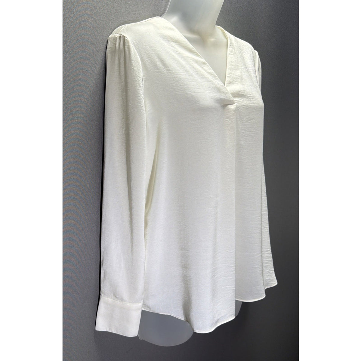 Banana Republic Blouse Womens XS Ivory V Neck Pleat Front Long Sleeve Top NWT