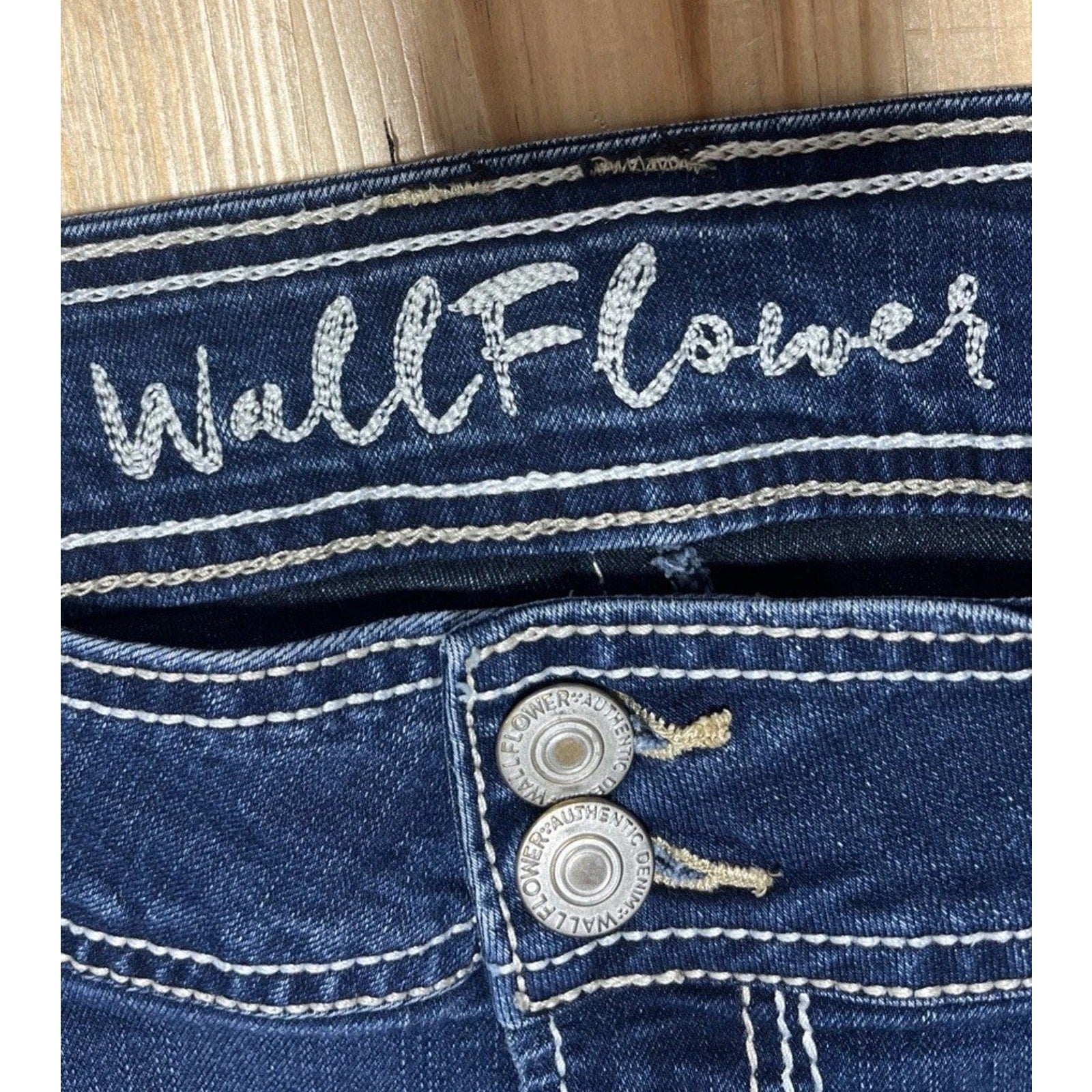 Wallflower Jeans Women’s 17 Boot Cut Blue Thick Stitch Flap Pocket Y2K 36x30
