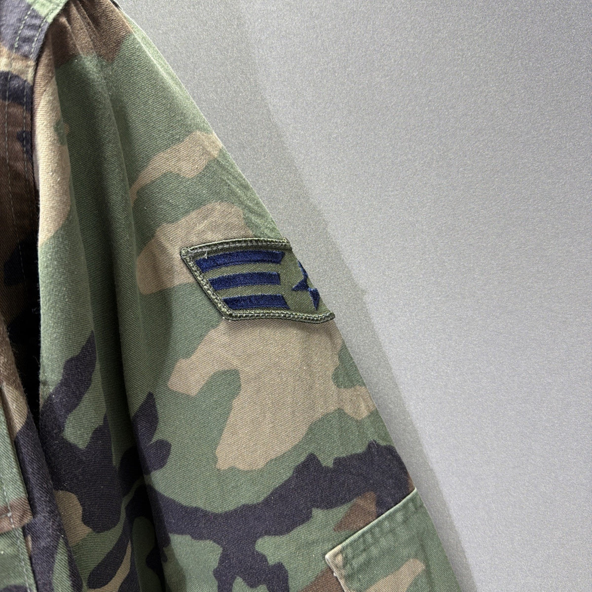 VTG 80s US Military Air Force Woodland Camo Field Jacket Patches Mens M Regular