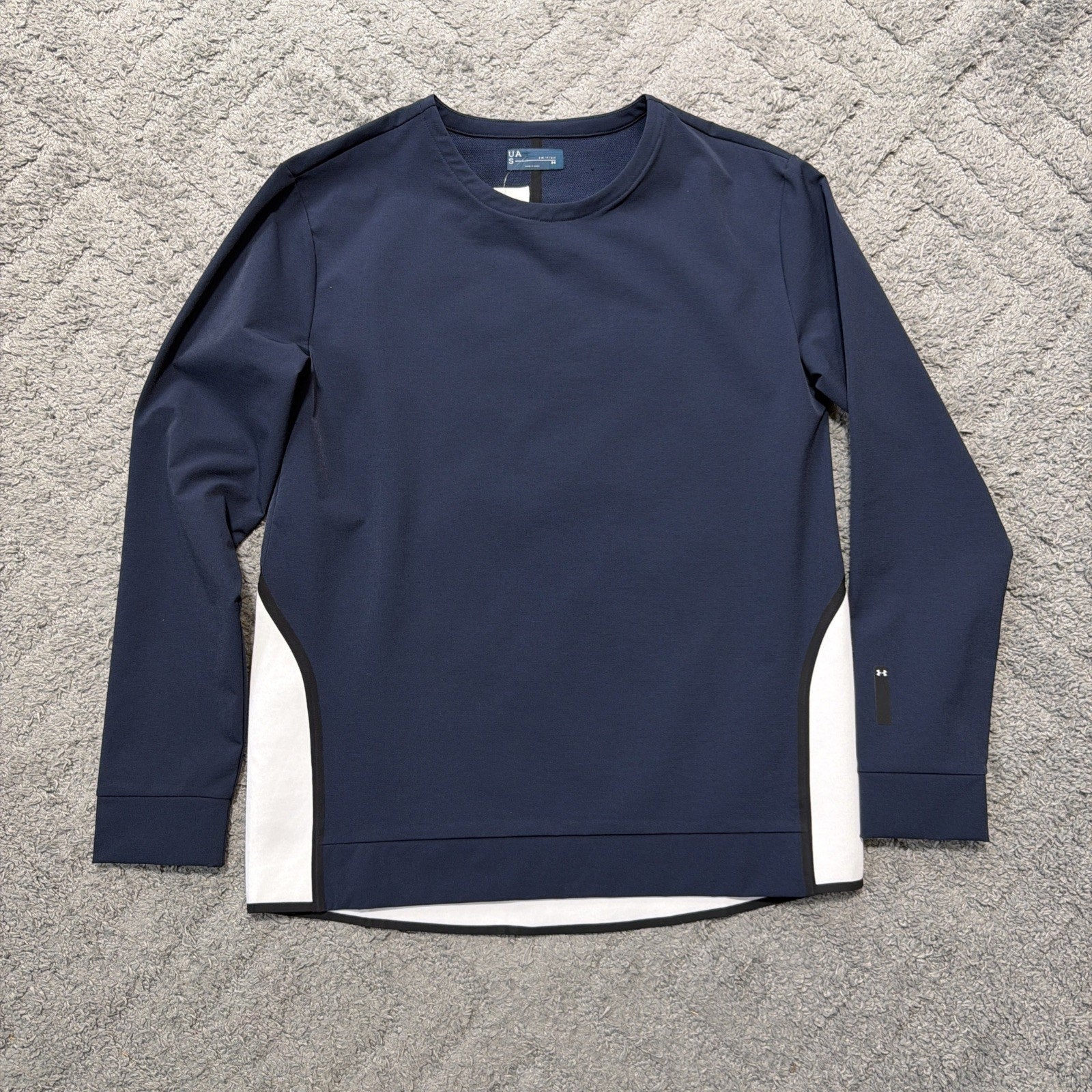 Under Armour Women’s Small NWT Navy Long Sleeve Crewneck Pullover Top Side Panel