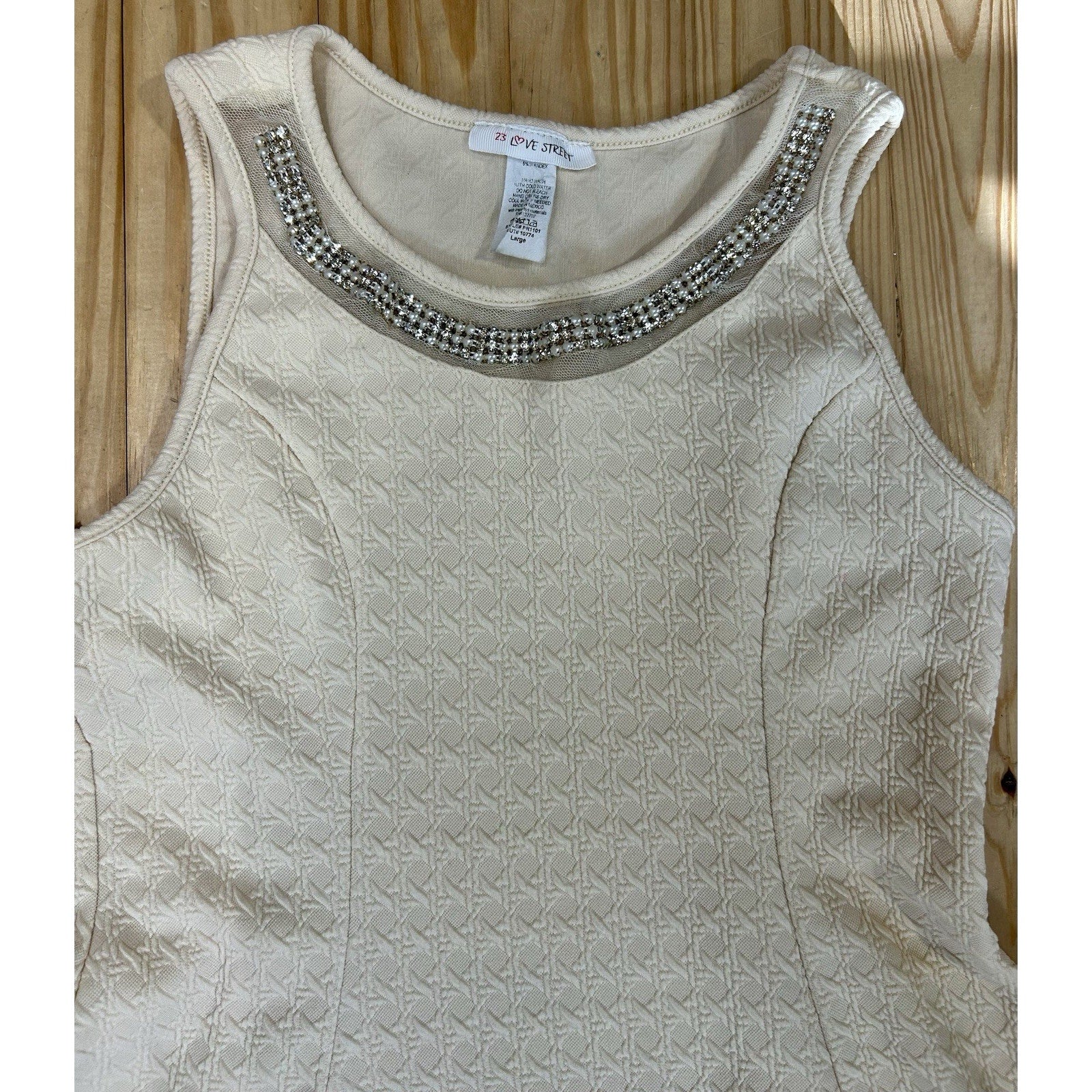 23 Love Street Cream Sleeveless Top With Sequins Blouse Womens Size Large.