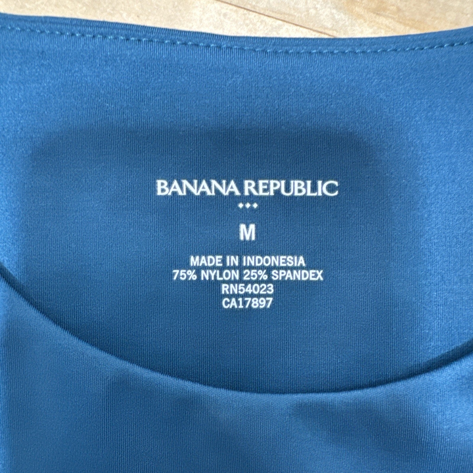 NWT Banana Republic Women's Teal Blue Cropped Long Sleeve Compression Top Size M