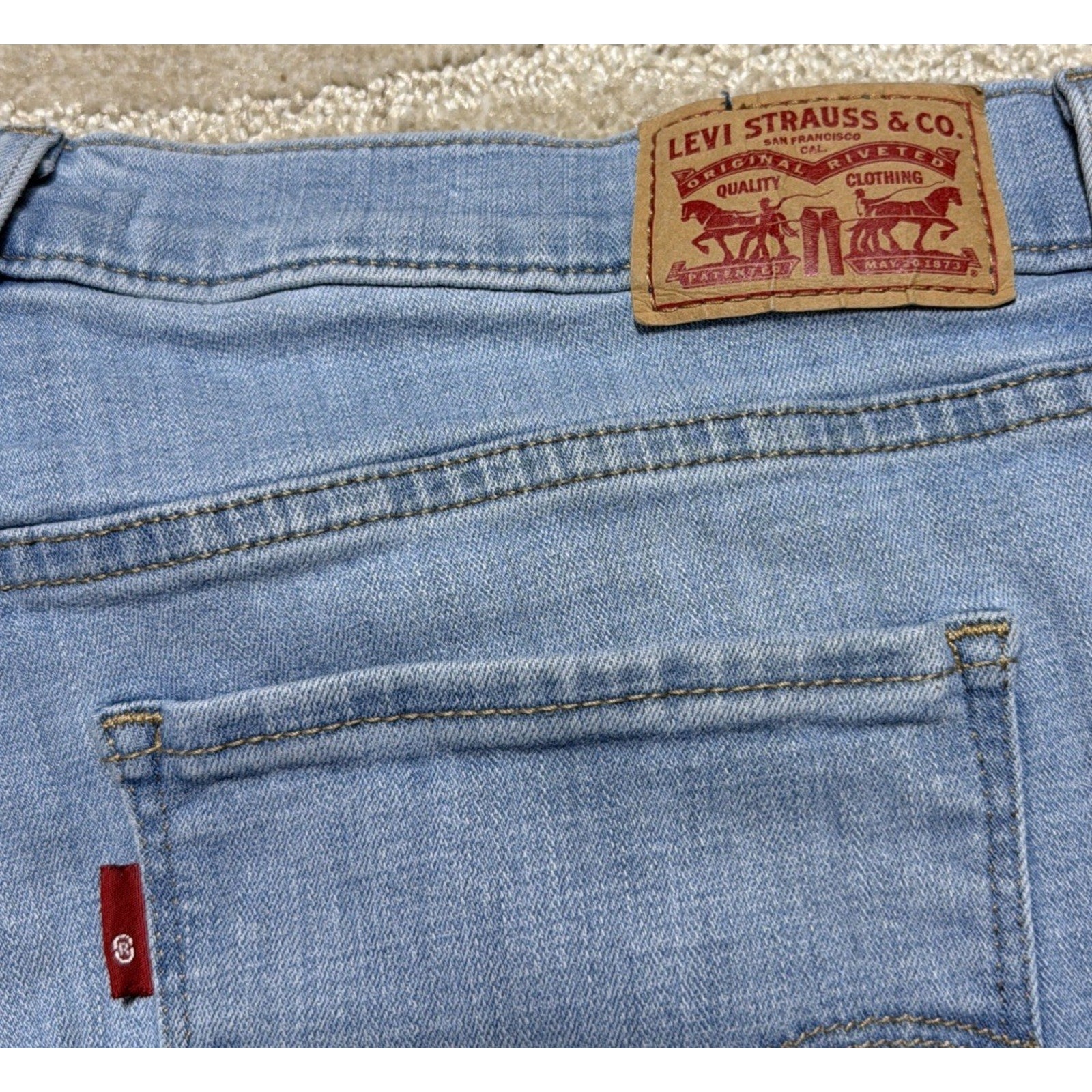 Levi's 314 Shaping Straight Jeans Womens 31 Blue Denim Stretch Light Wash Excell