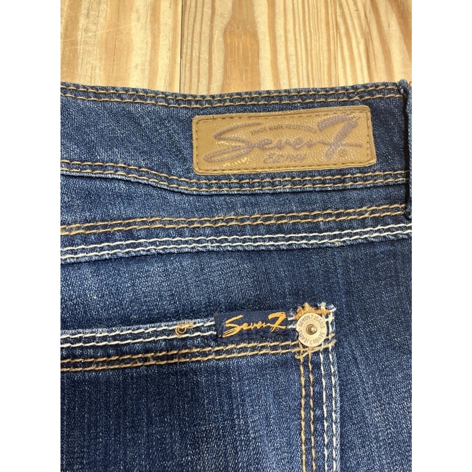 Seven 7 Luxe Shorts Womens Size 18 Blue Denim Midi Embroidered Pockets EUC