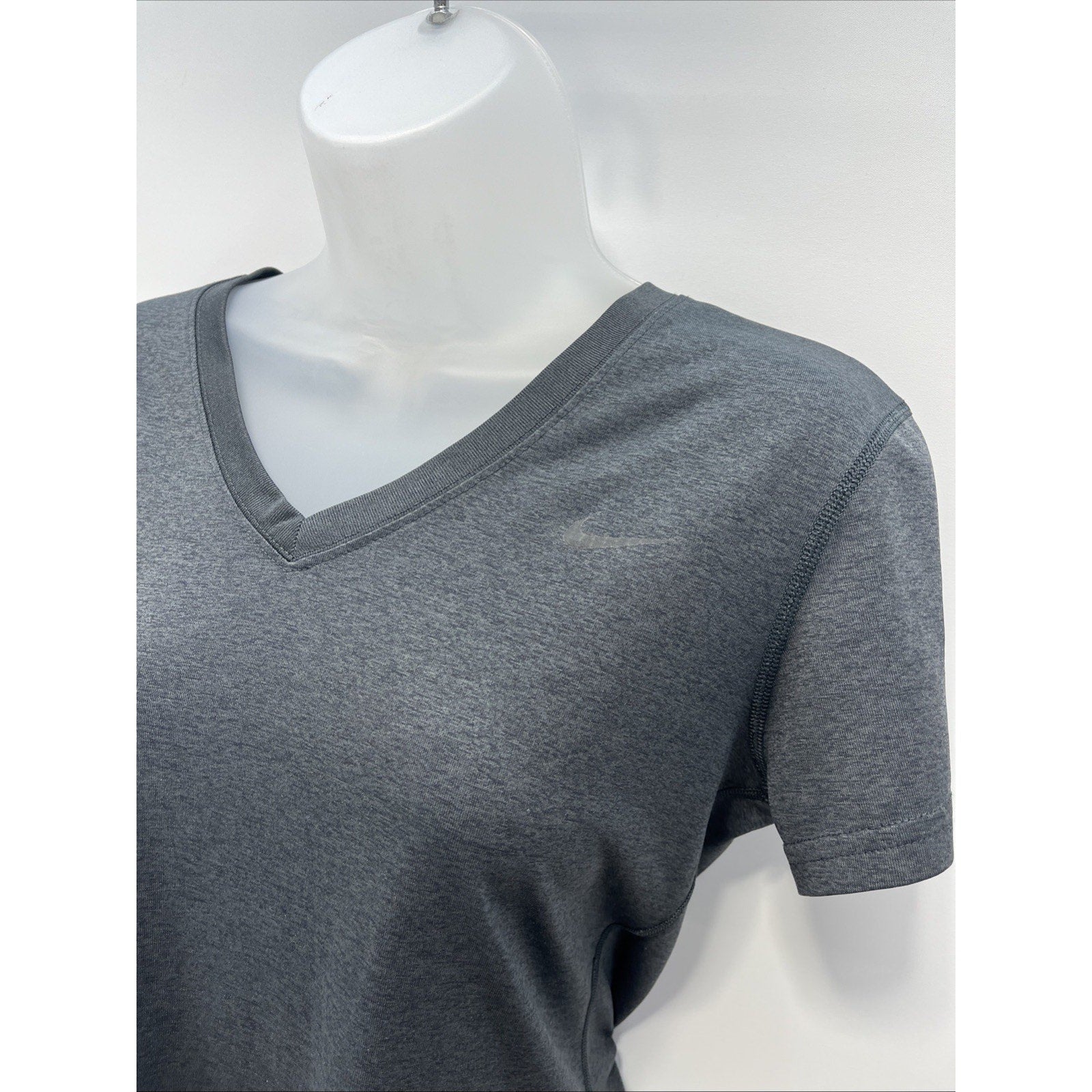 Nike Dri-FIT V-Neck T-Shirt / M/ Dark Grey / Short-Sleeve / Regular Fit
