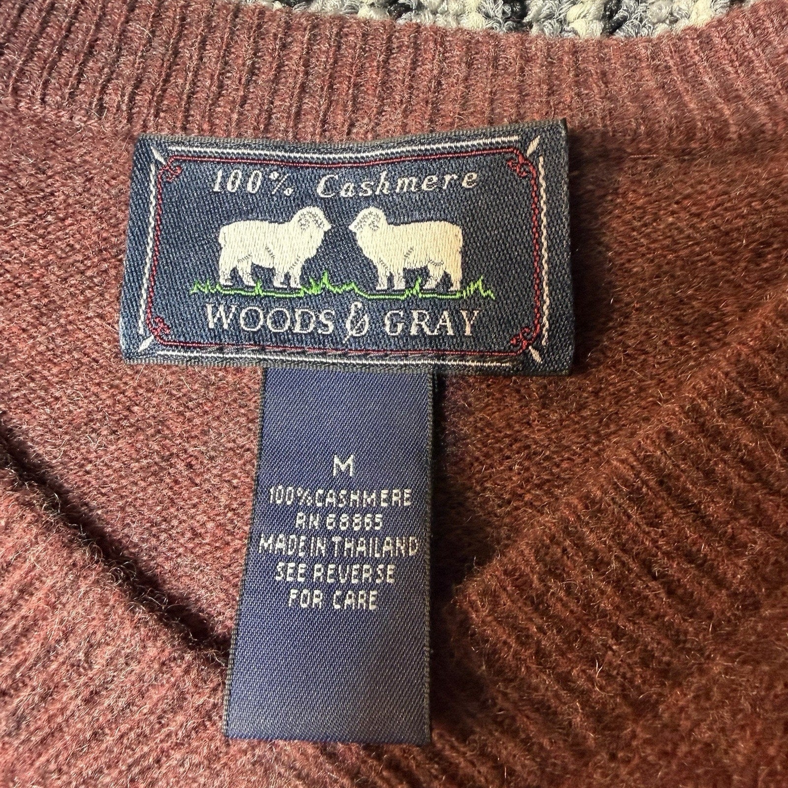 Woods & Gray Mens M 100% Cashmere V Neck Sweater Burgundy Maroon Quiet Luxury