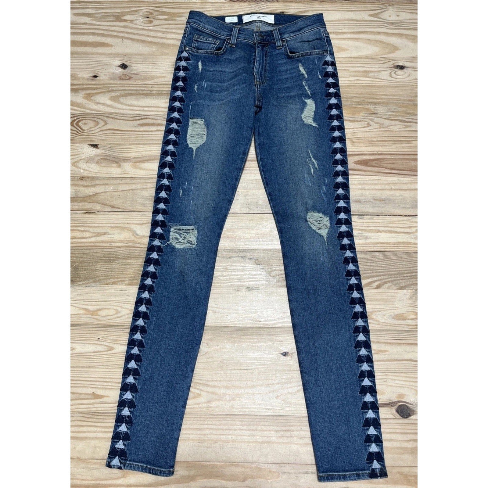 Miss Me Vintage Sophie Triangles Embroidered Distressed Skinny Jeans Women's 27