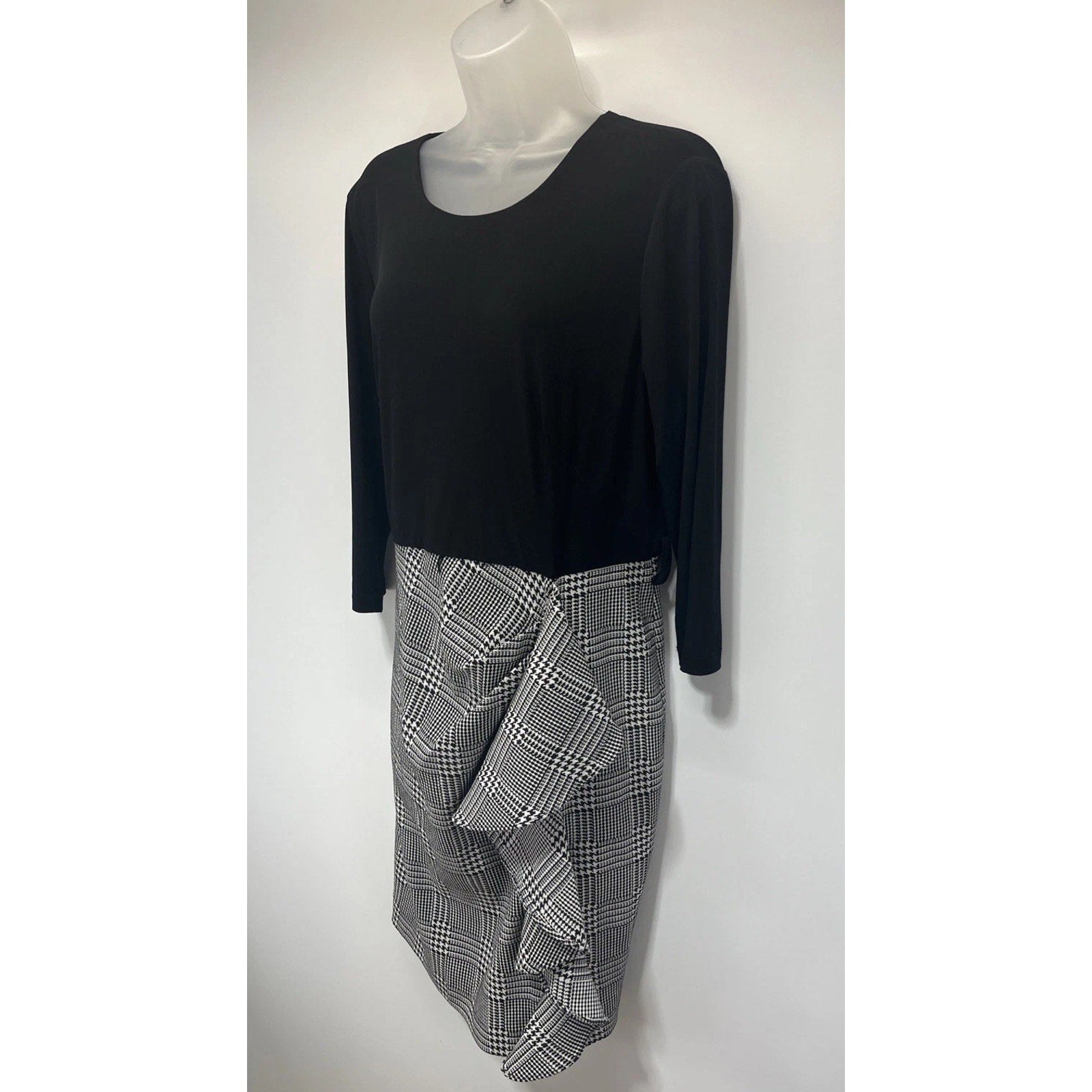 Calvin Klein Size 16 Sheath Dress Black Gray Ruffled Skirt 3/4 Sleeve Women’s