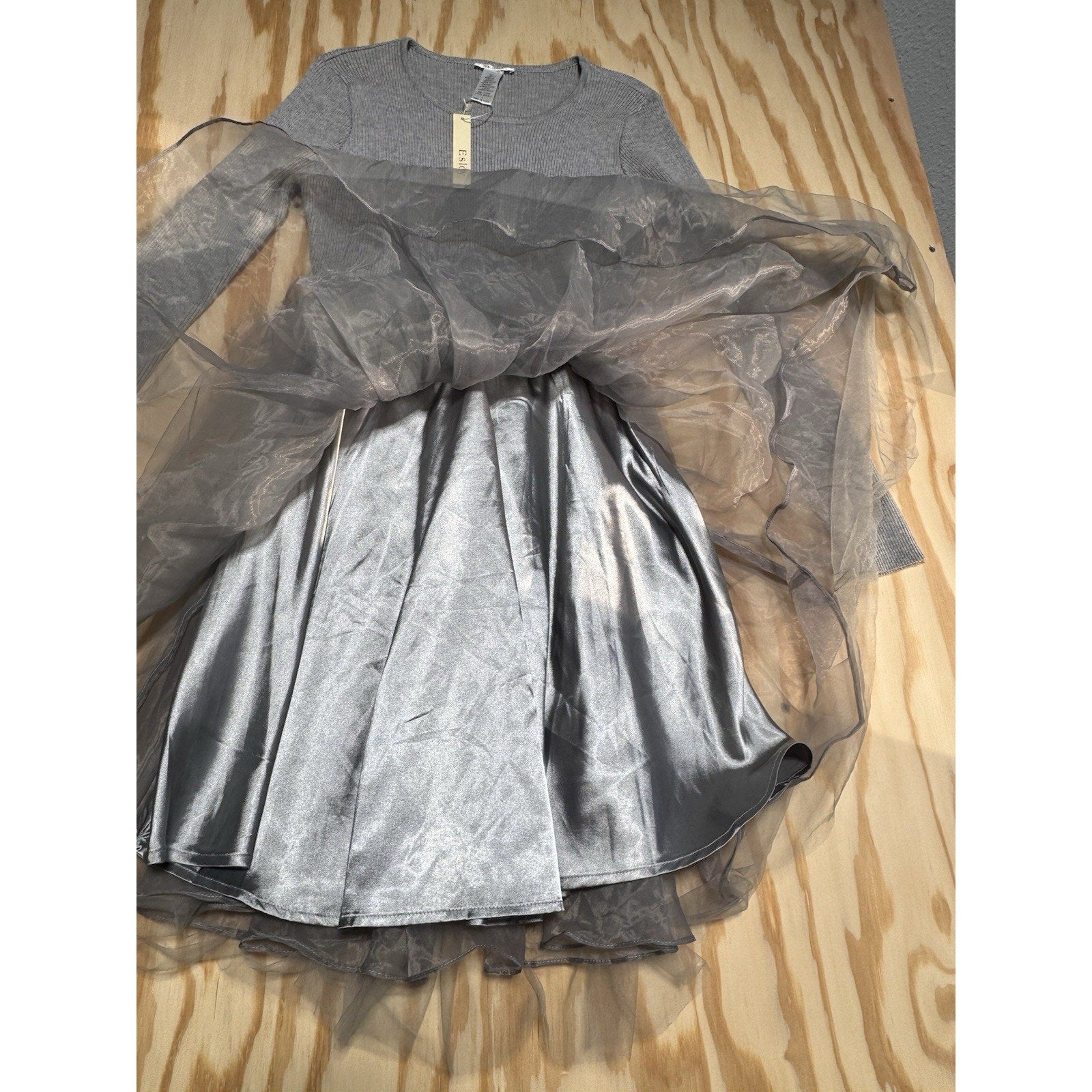 Esley Gray Tulle Ribbed Top Layered Skirt Dress Women’s Size Large New