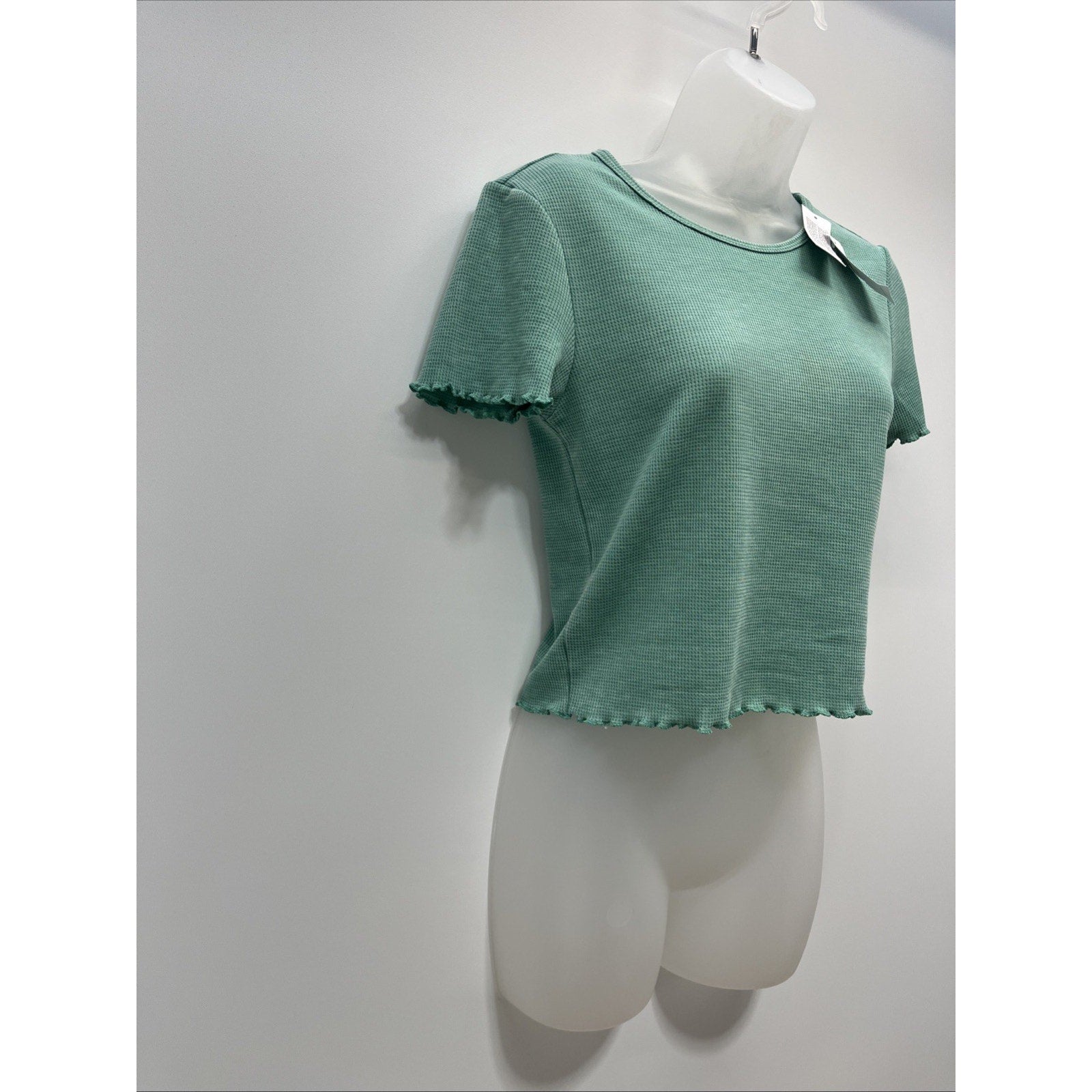 NWT AMERICAN EAGLE GREEN CROPPED RUFFLE TOP, M