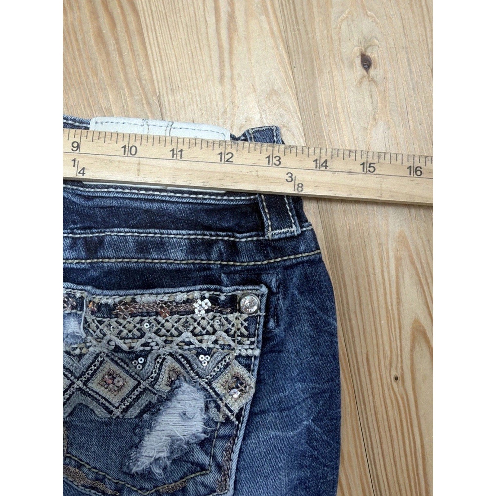 Miss Me Jeans Women's 26 Raw Hem Capri Mid-Rise Blue Stretch Denim