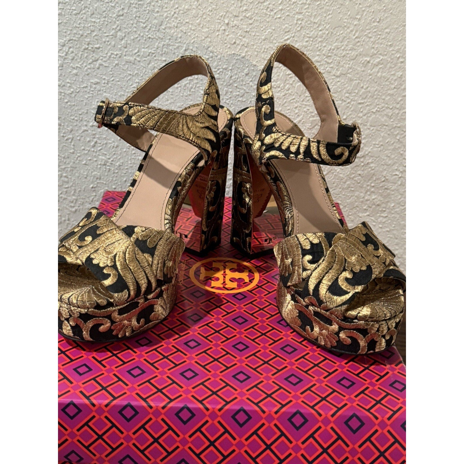 Tory Burch Loretta Embroidered Platform Sandals Black/gold 6.5 NWB