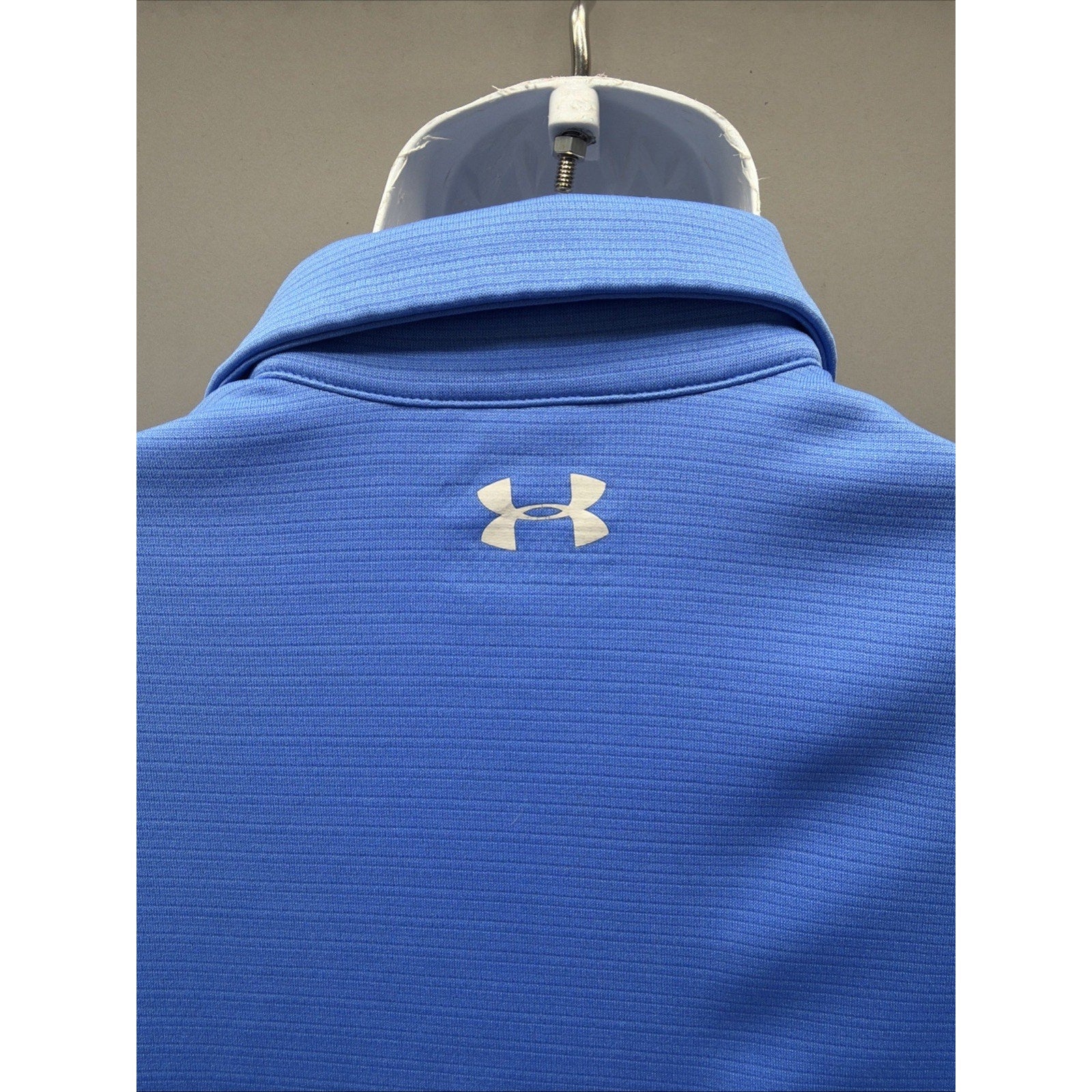 Under Armour Men’s Medium Loose Heat Gear Short Sleeve Polo Light Blue