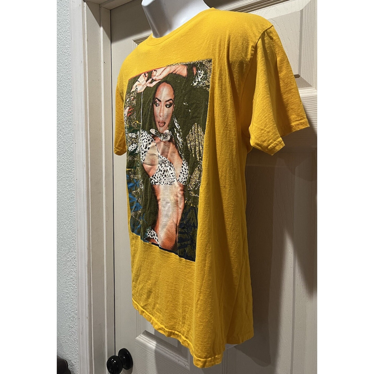 Vintage Aaliyah Rap T Shirt Size Small Hip Hop R&B Graphic Yellow Tee Y2K