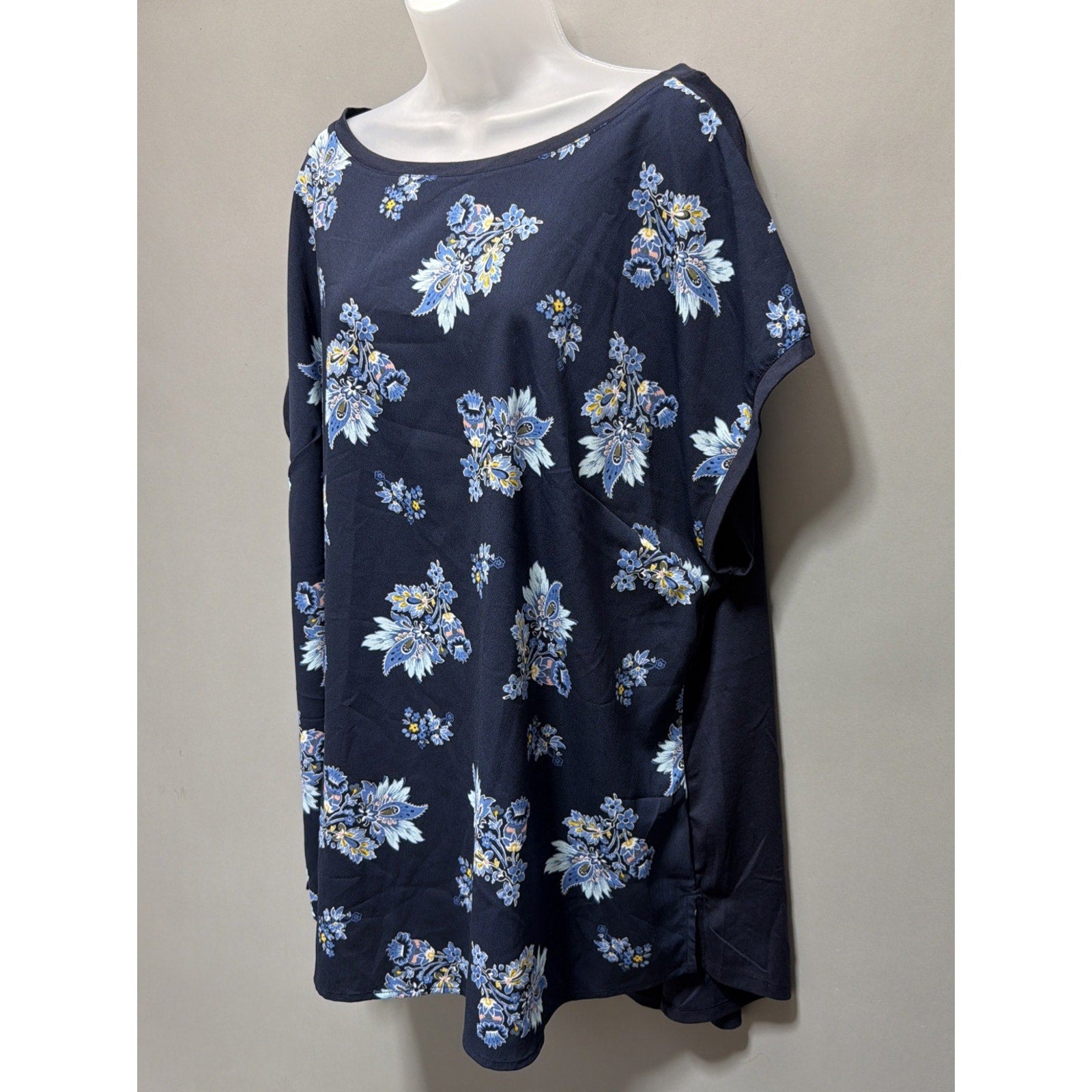 New! LANE BRYANT Women's 26/28 Sleeveless Navy Floral Pop Over top