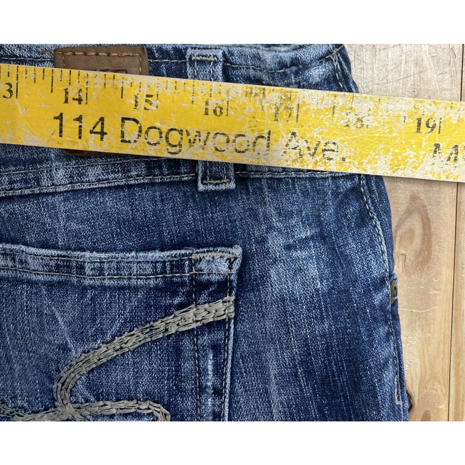 BKE Buckle Lily Denim Capri Jeans Womens Size 35x23 Stretch Blue Denim