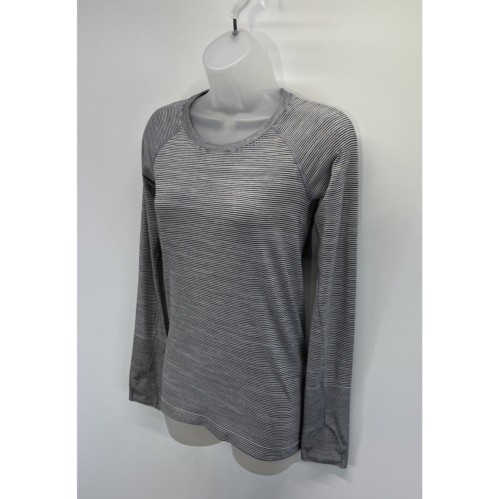 LULULEMON ATHLETICA Swiftly Tech Long Sleeve Crew In Gray Thumbholes Size 2