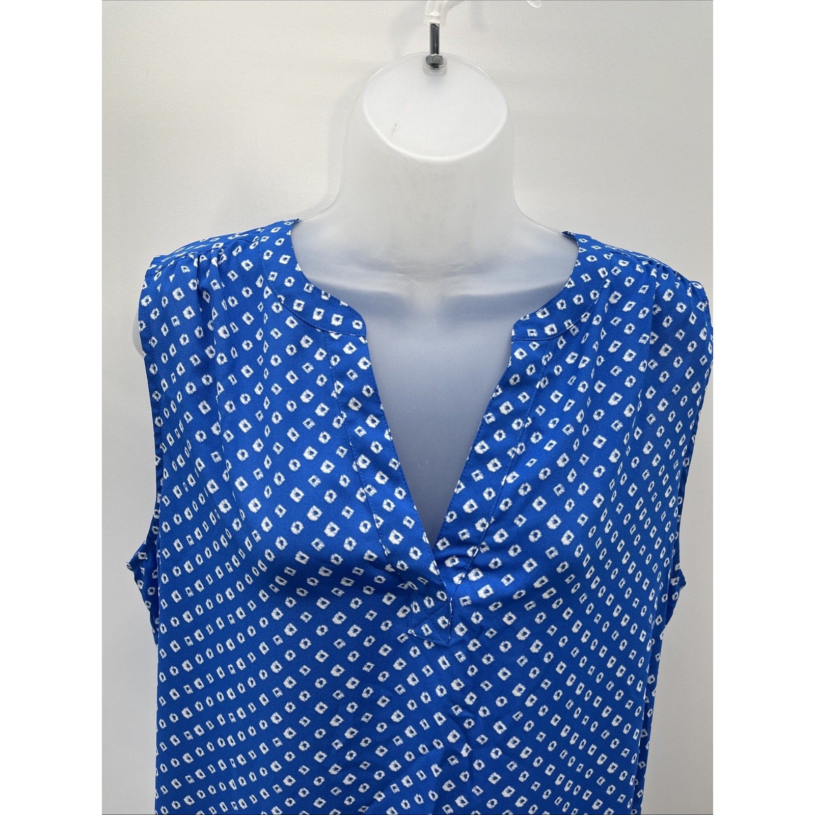 Chaus New York Women's Blue Sleeveless Top Blouse Shirt Size Large