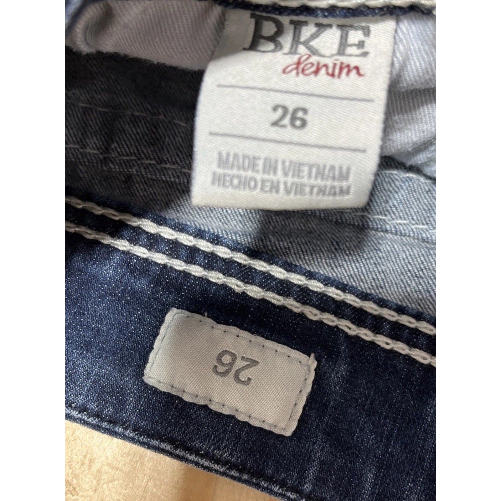 Buckle BKE Addison Straight Leg Flap Pocket Thick Stitch jean size 26x28 EUC